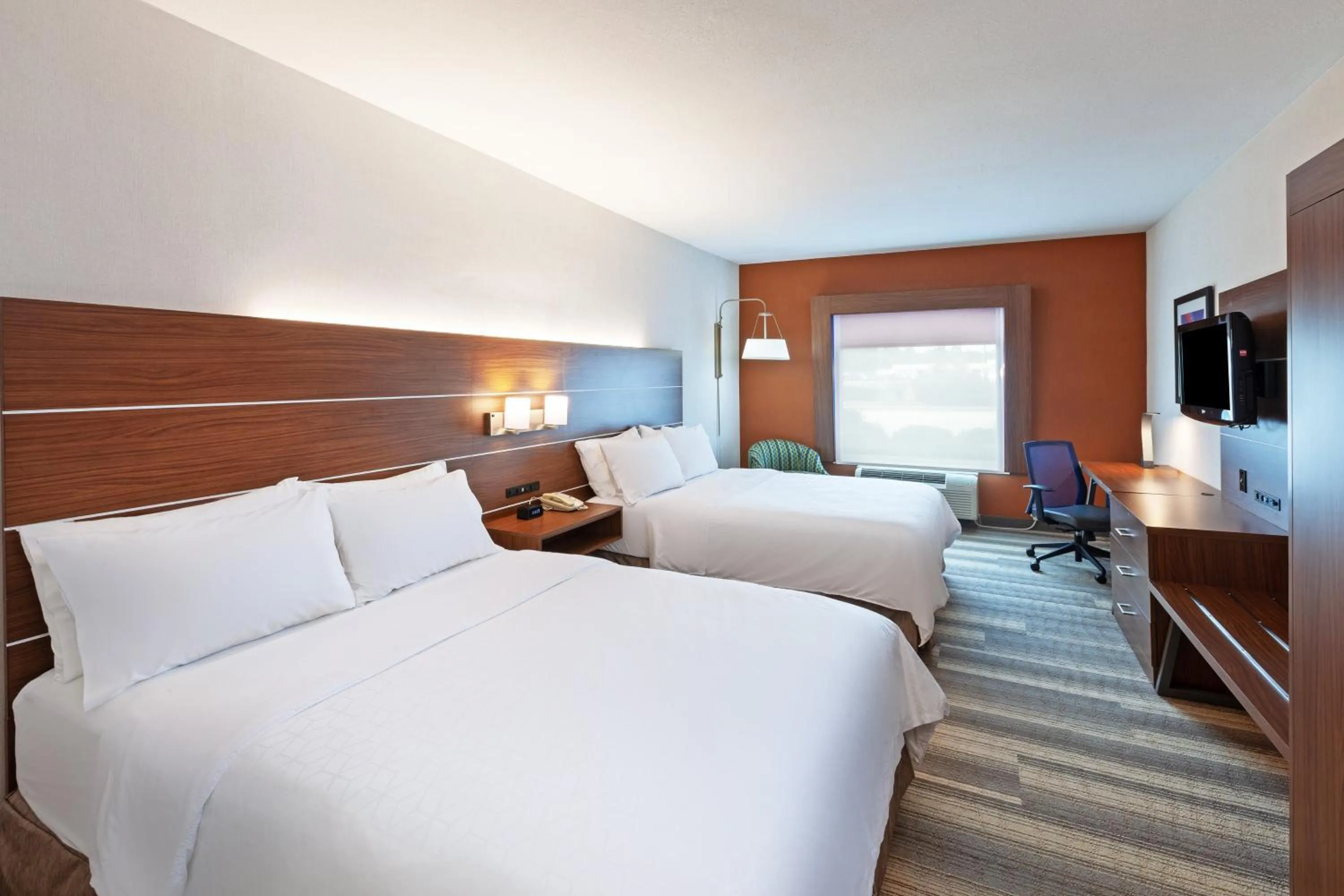 Photo of the whole room, Bed in Holiday Inn Express Hotel and Suites Jasper by IHG