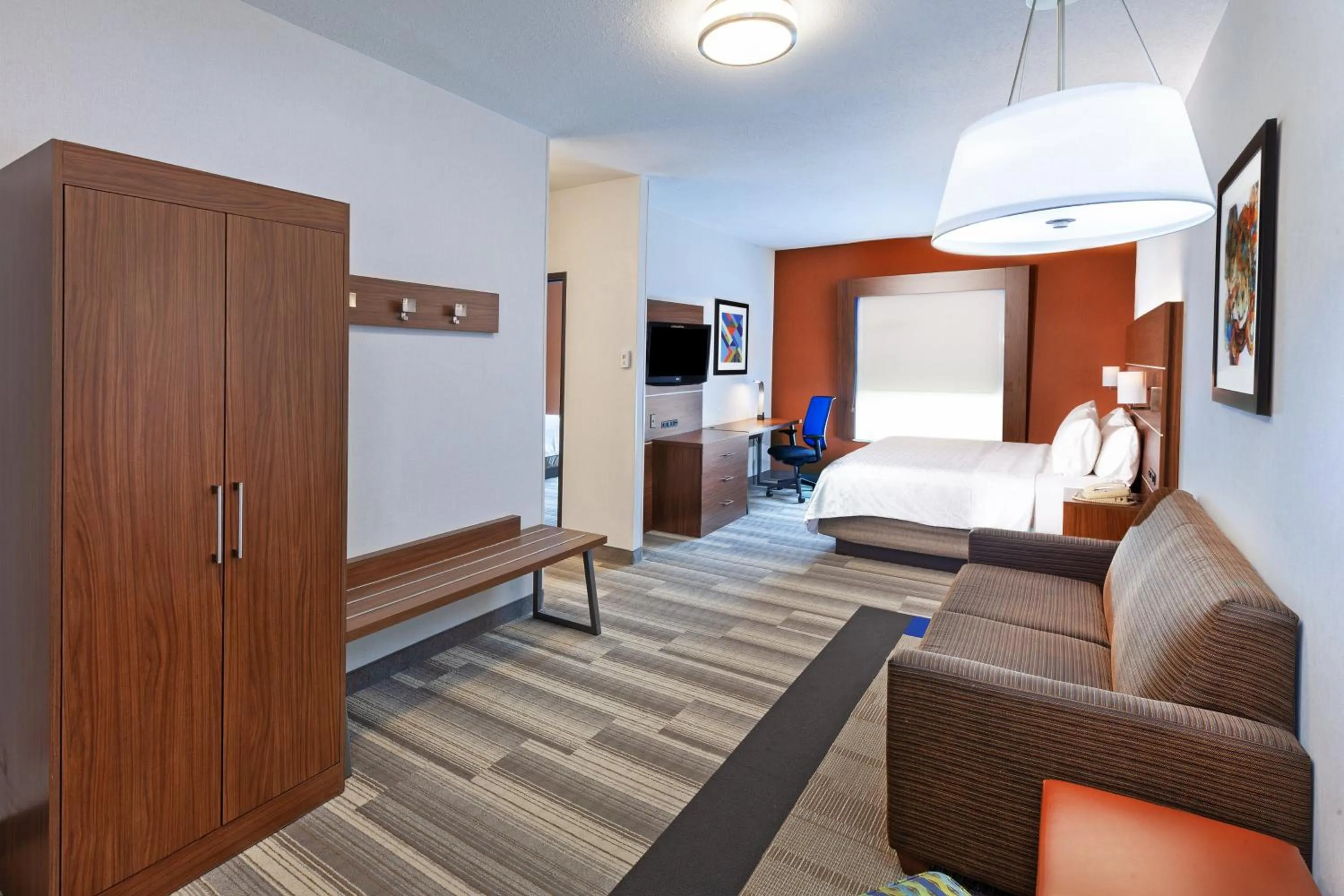 Photo of the whole room, Bed in Holiday Inn Express Hotel and Suites Jasper by IHG