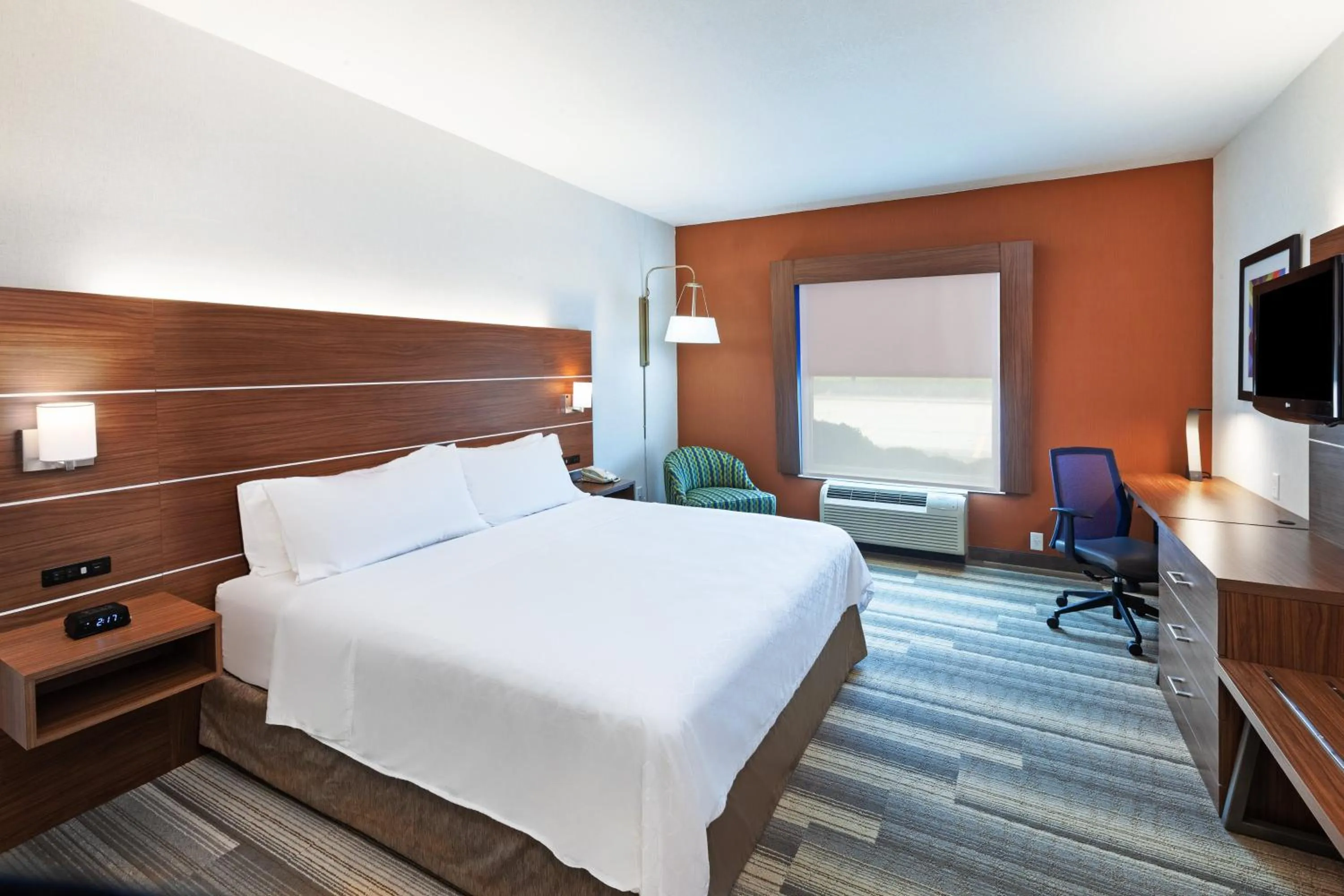 Photo of the whole room, Bed in Holiday Inn Express Hotel and Suites Jasper by IHG