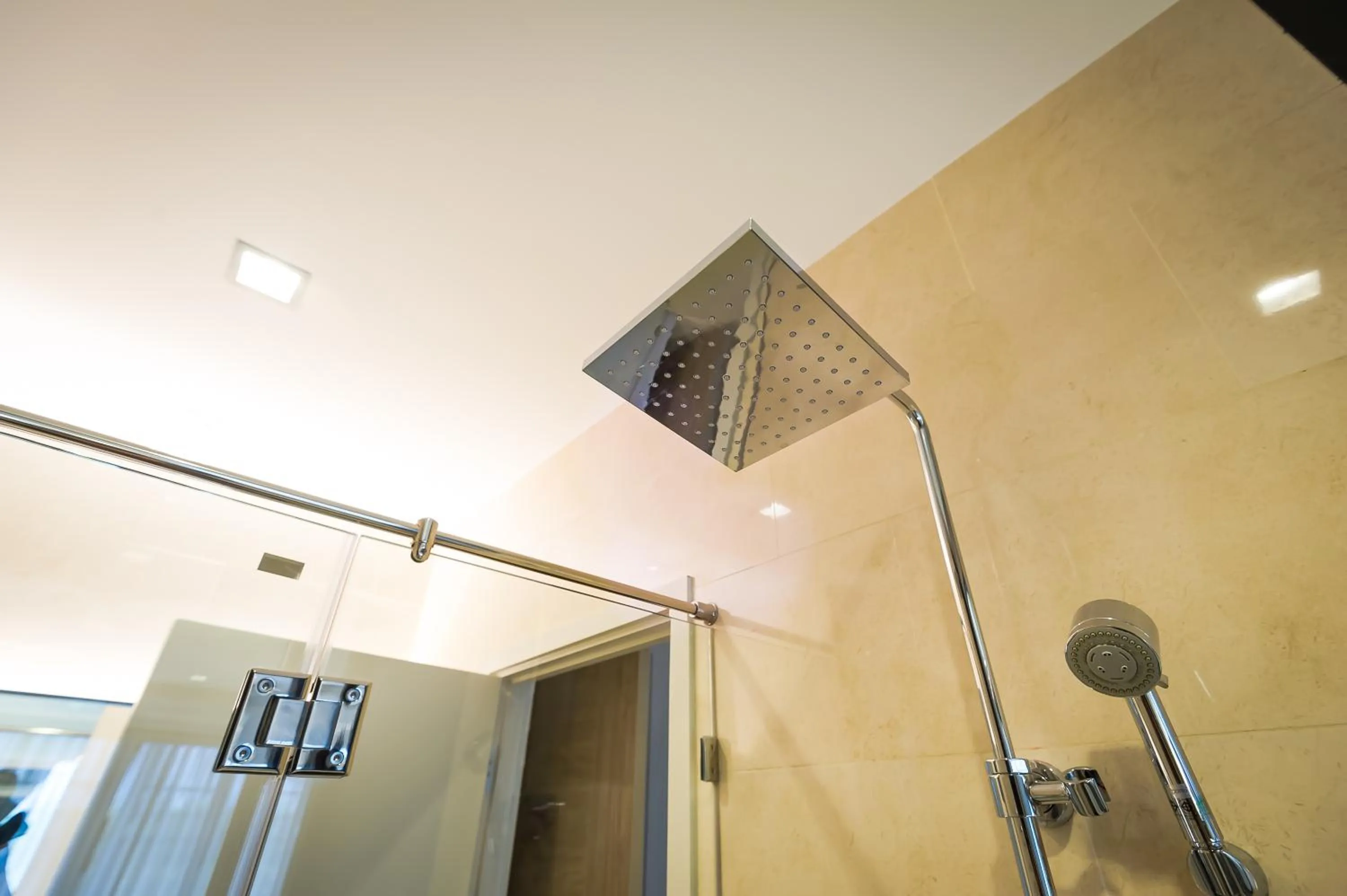 Shower in Hyde Park Chiangmai