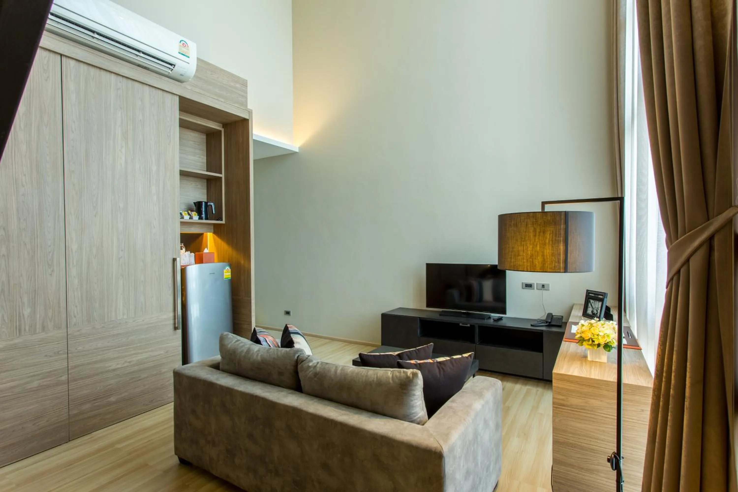 Communal lounge/ TV room, Bed in Hyde Park Chiangmai