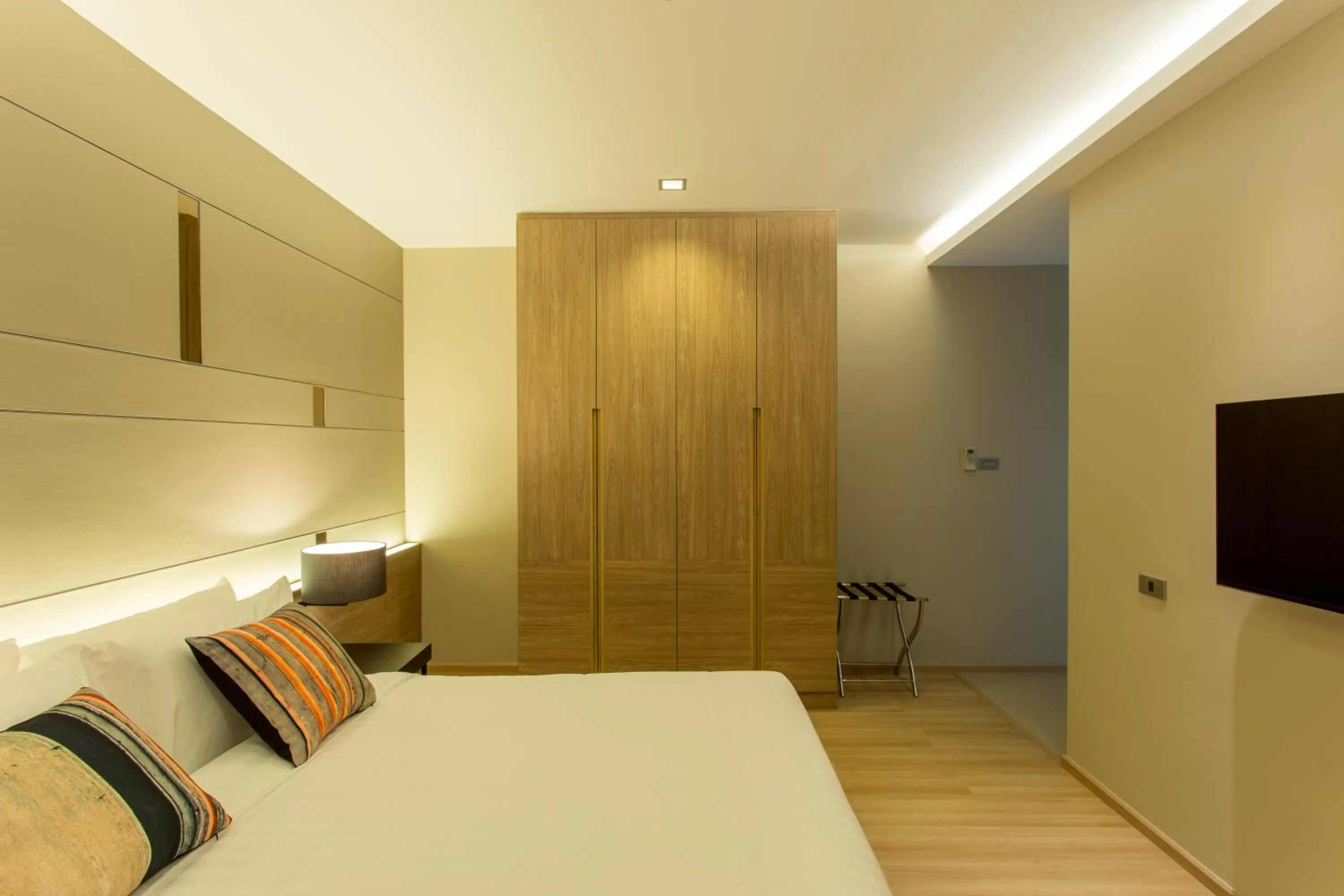 Photo of the whole room, Bed in Hyde Park Chiangmai