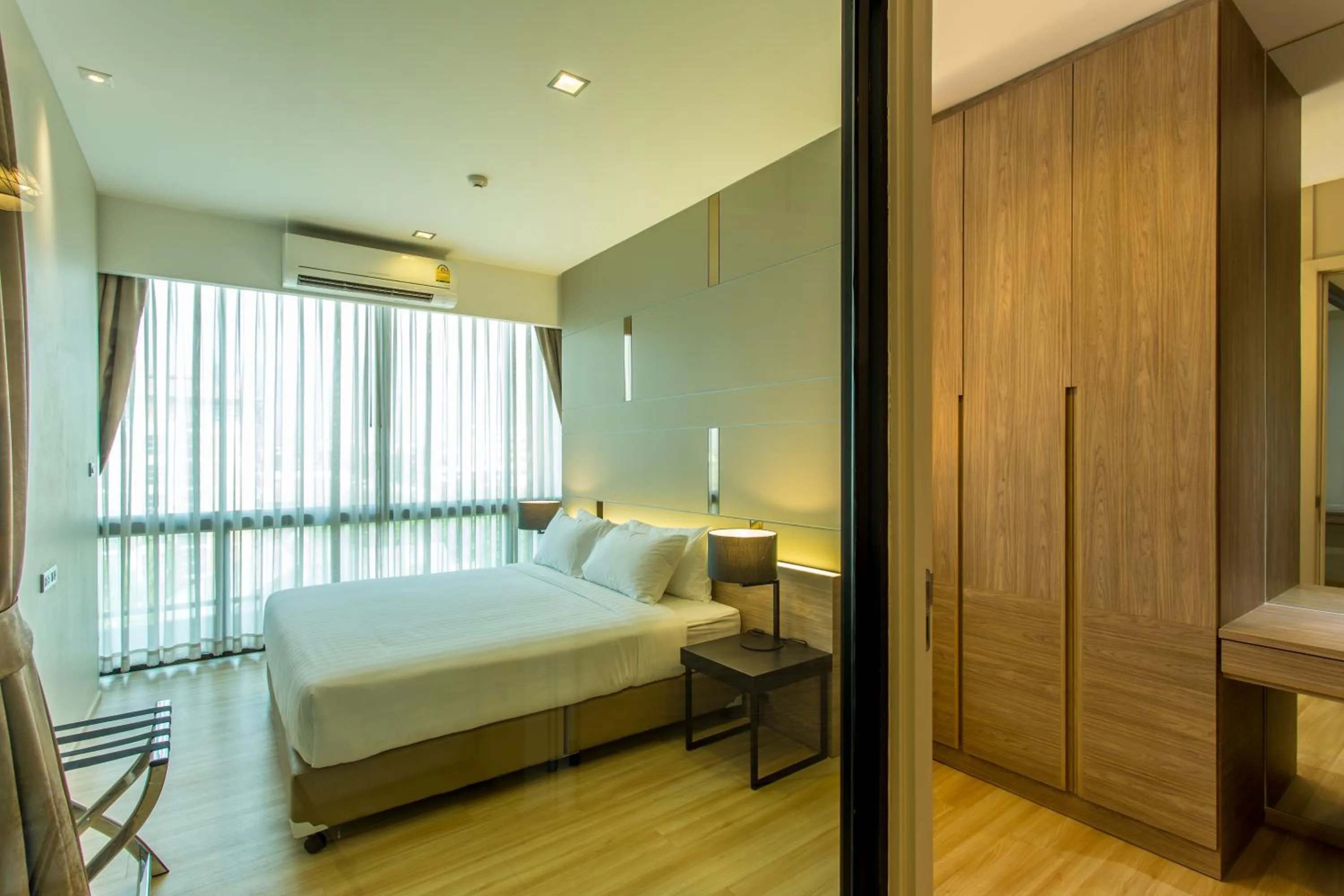 Photo of the whole room, Bed in Hyde Park Chiangmai