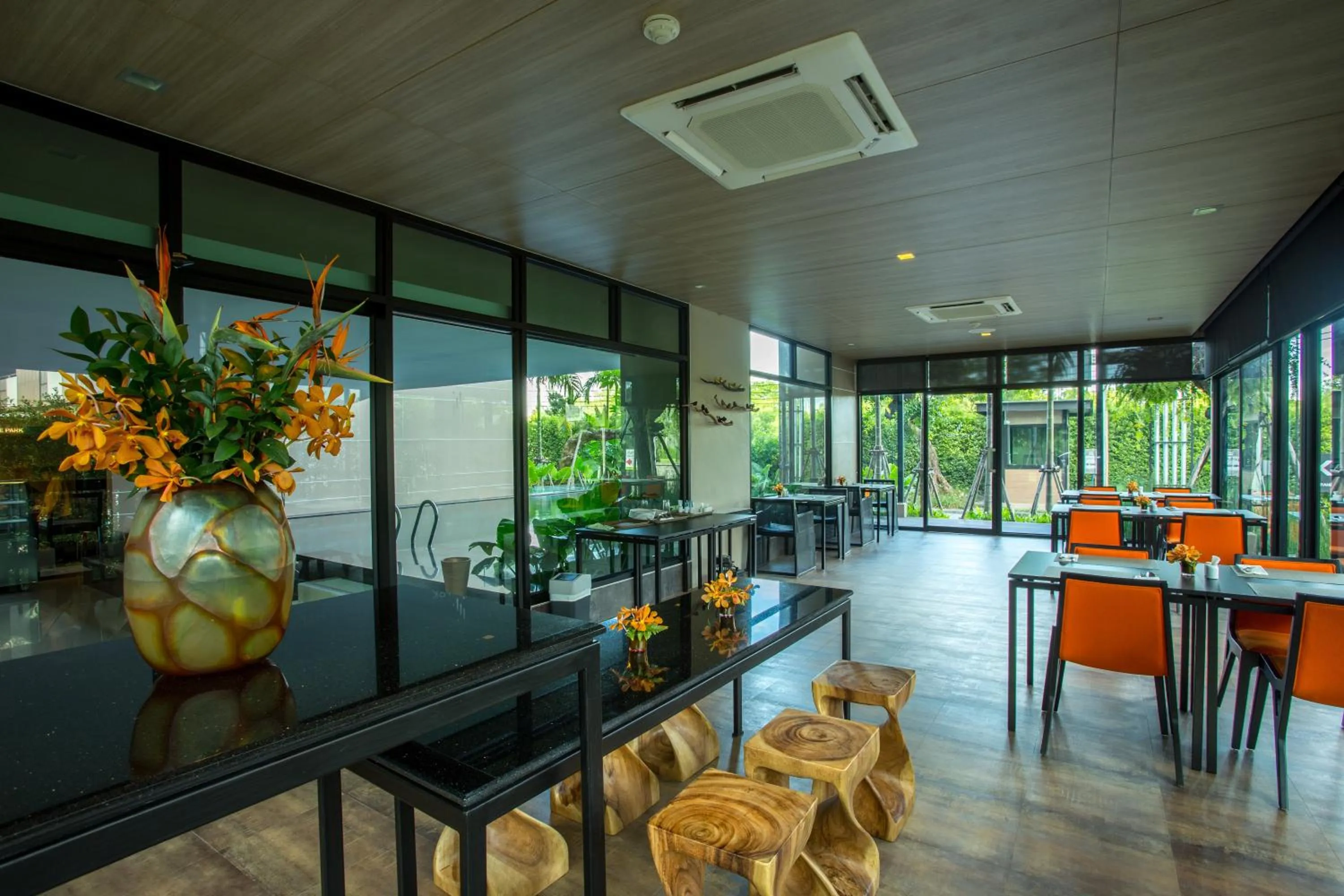 Restaurant/places to eat in Hyde Park Chiangmai