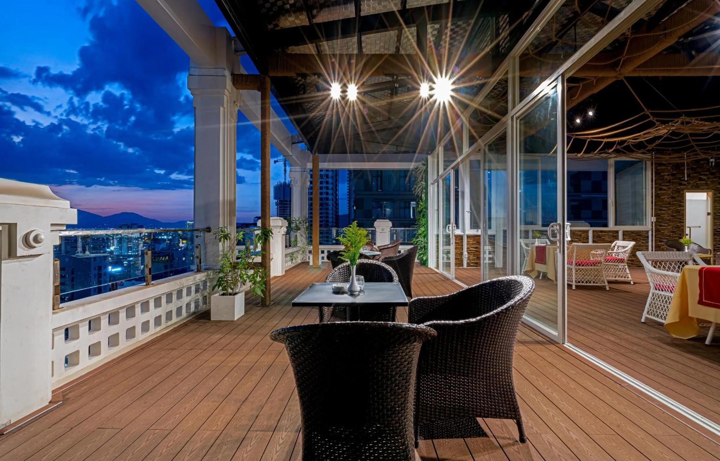 Lounge or bar in BlueSun Danang Beach Hotel