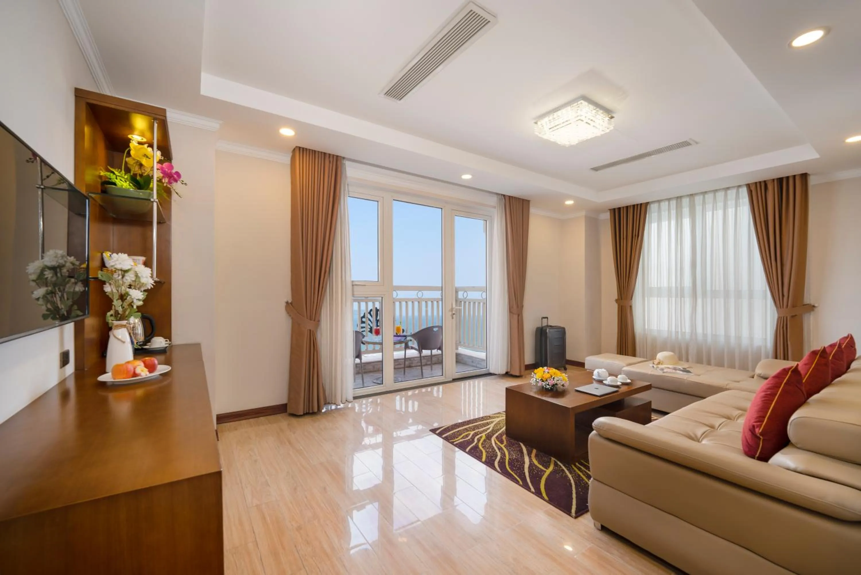 King Suite Ocean View with Balcony - Afternoon Tea Included in BlueSun Danang Beach Hotel