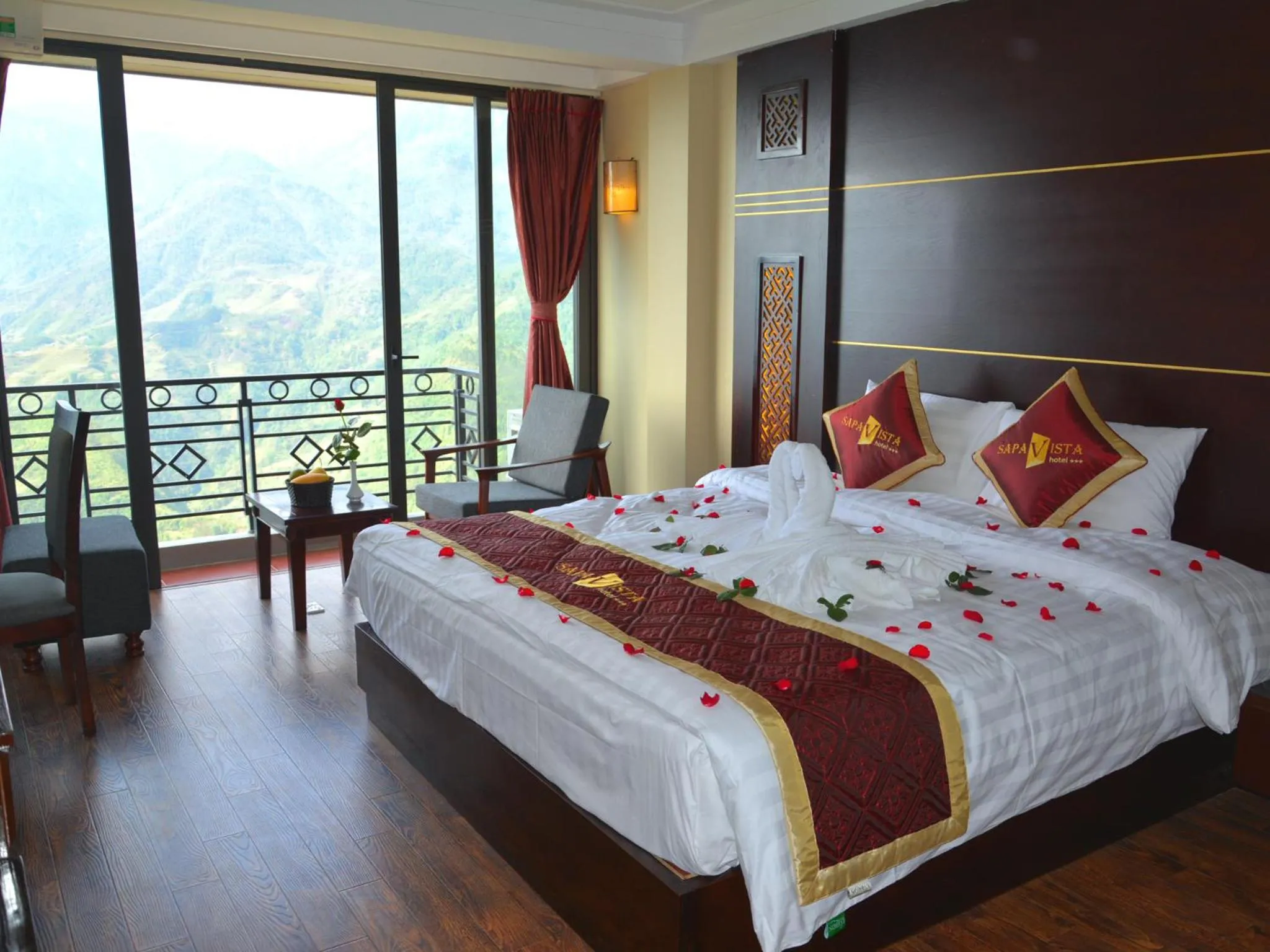 Balcony/Terrace, Bed in Sapa Vista Hotel
