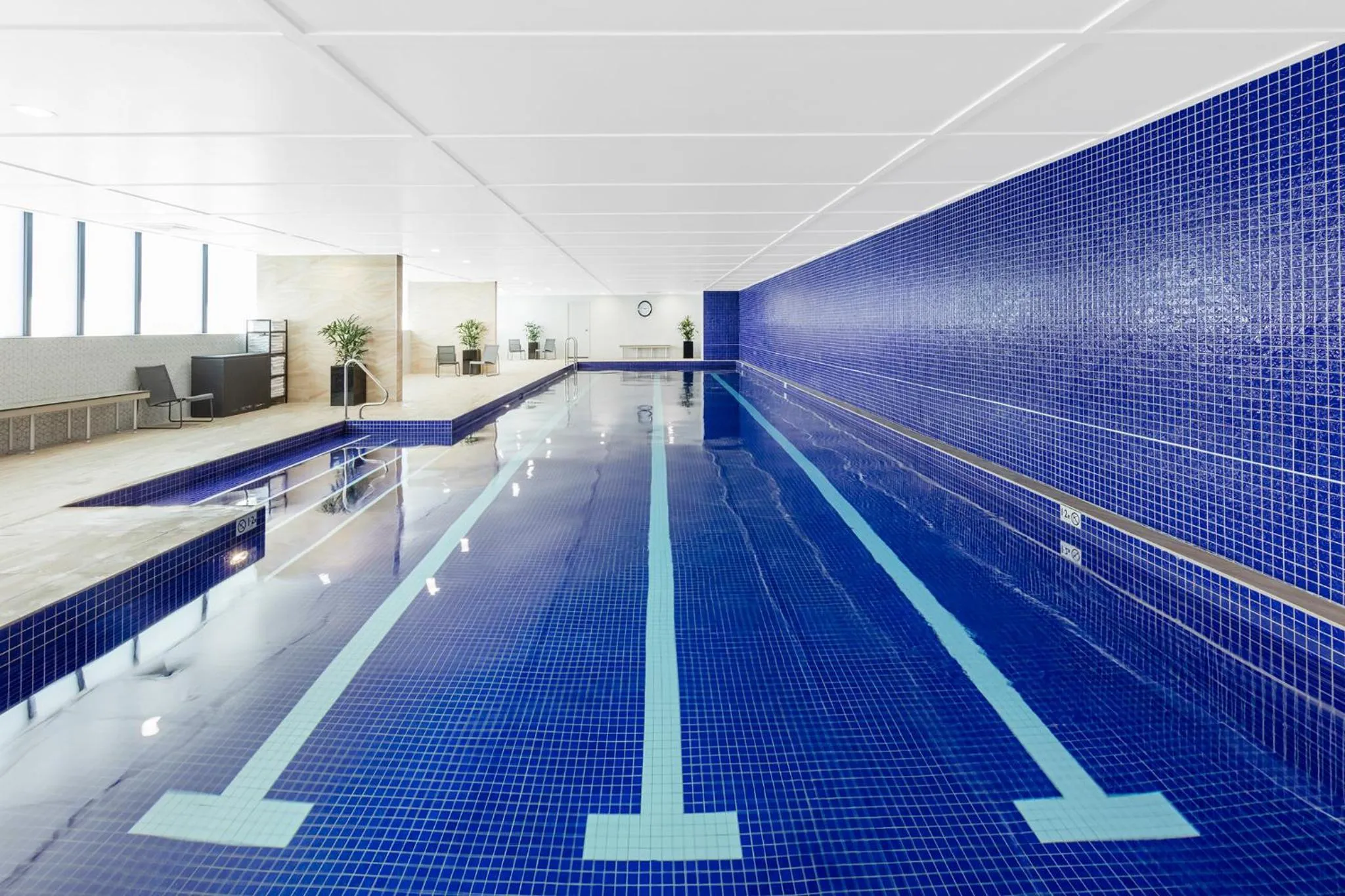 Swimming pool in Meriton Suites Mascot Central