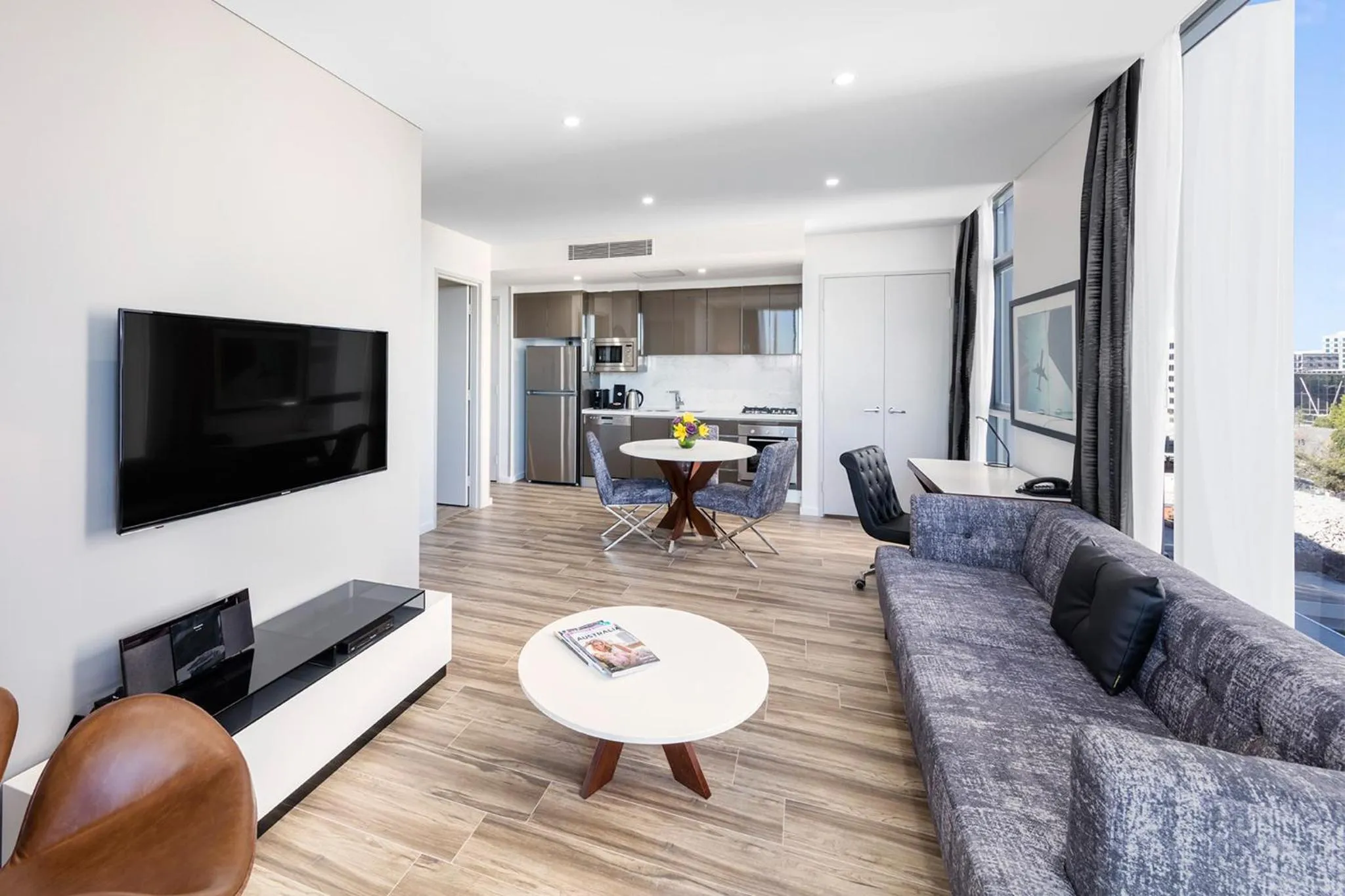 TV and multimedia in Meriton Suites Mascot Central