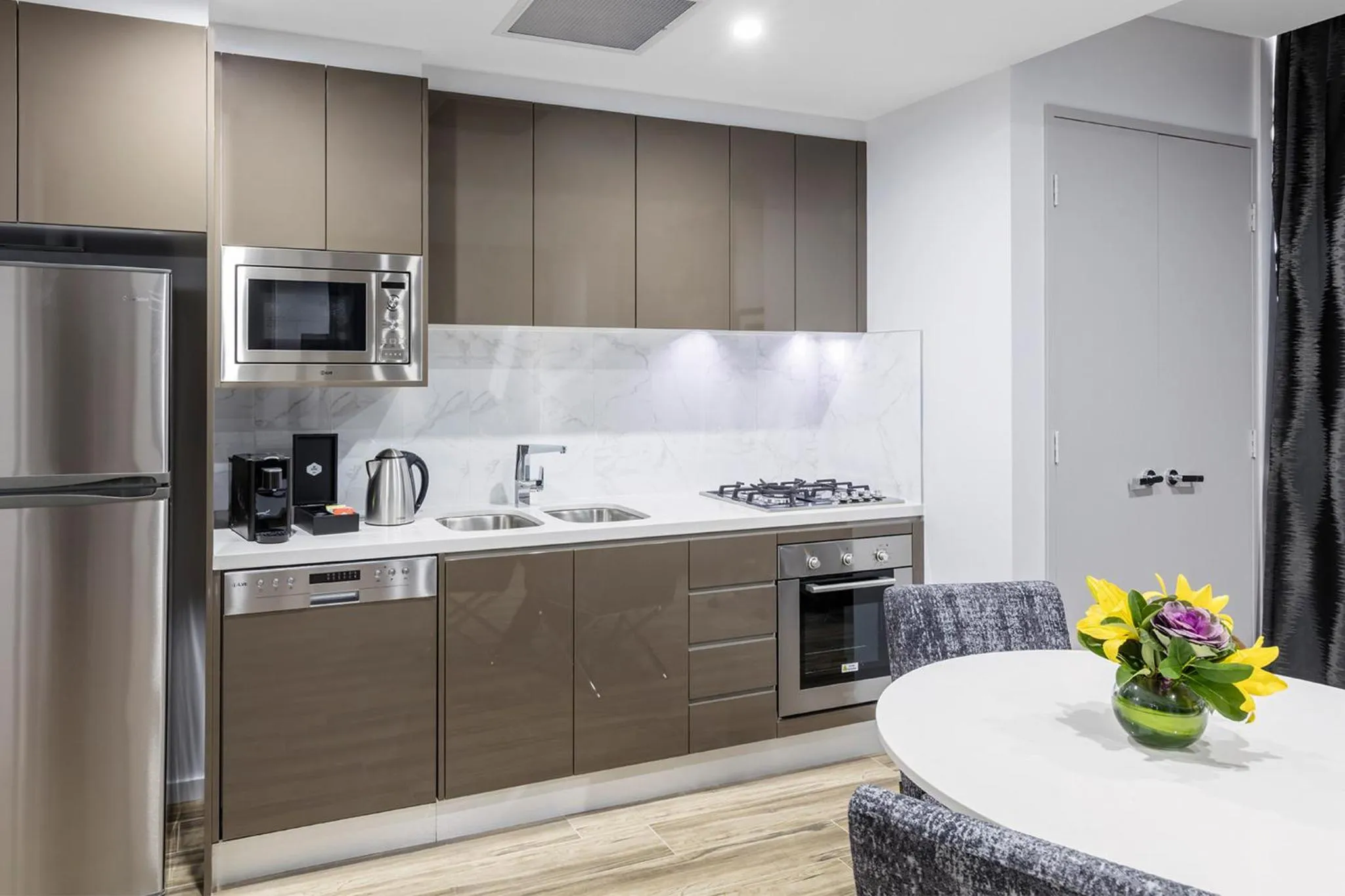 Kitchen or kitchenette in Meriton Suites Mascot Central