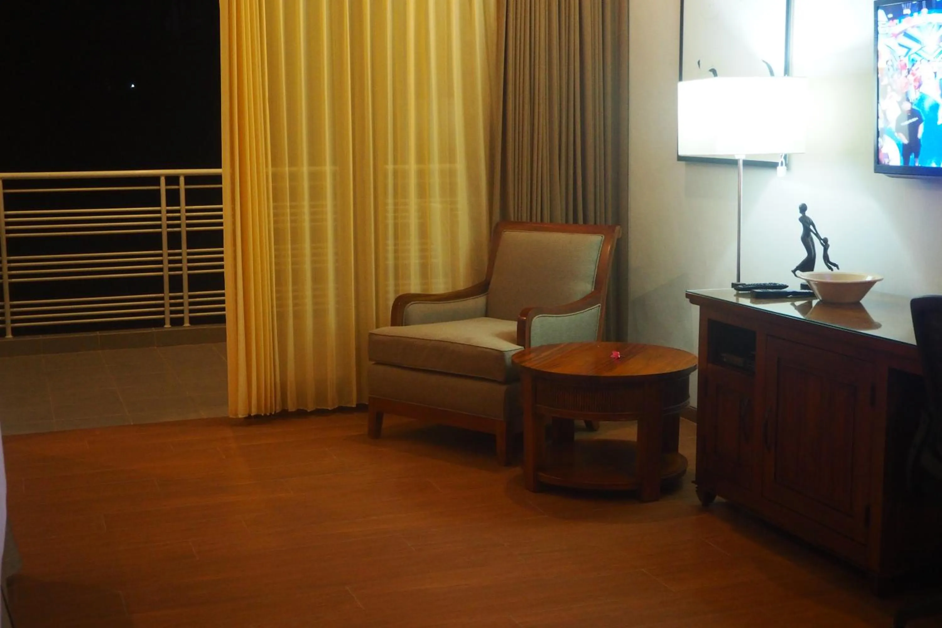 Seating area in The Gecho Inn Country