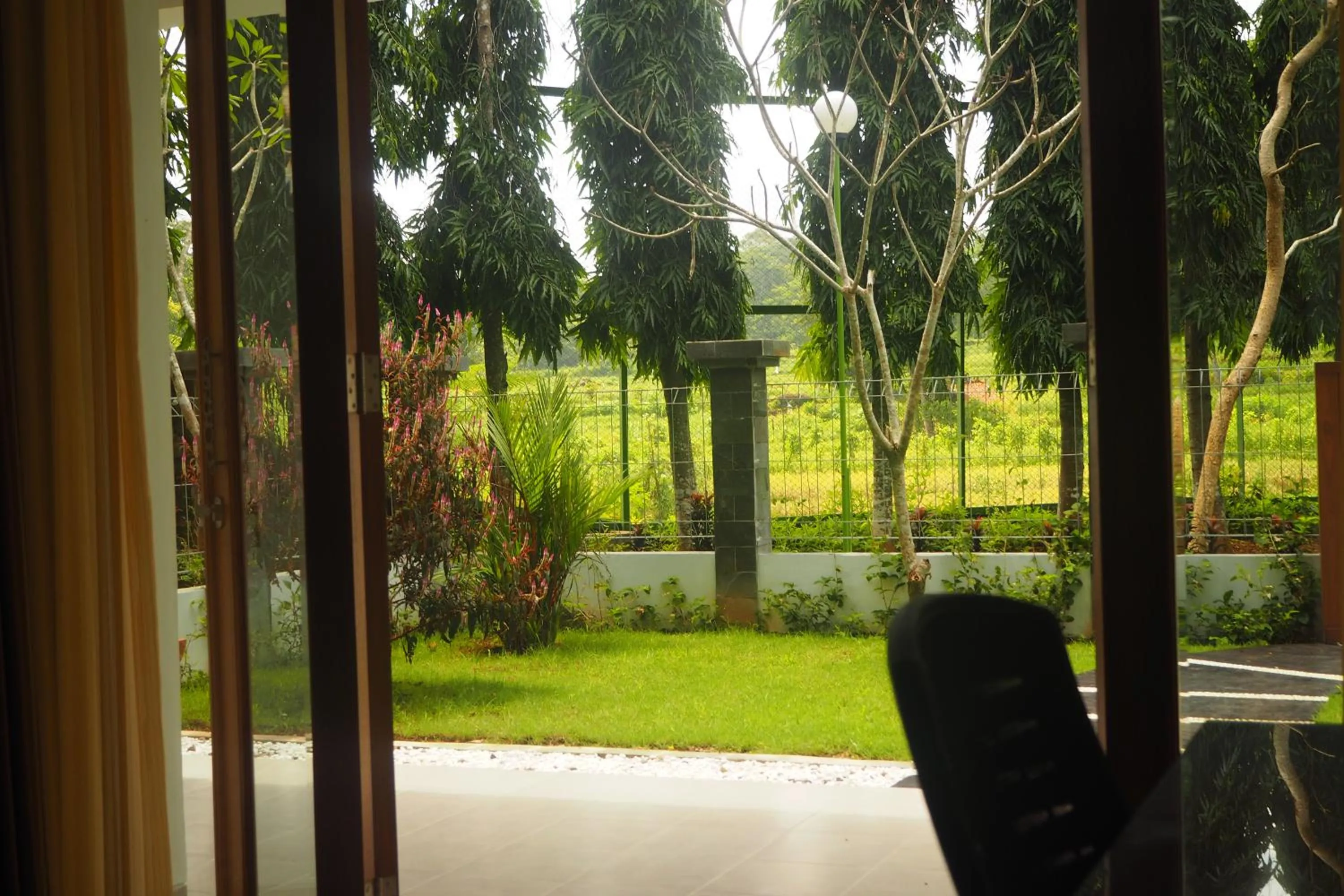 Garden view in The Gecho Inn Country