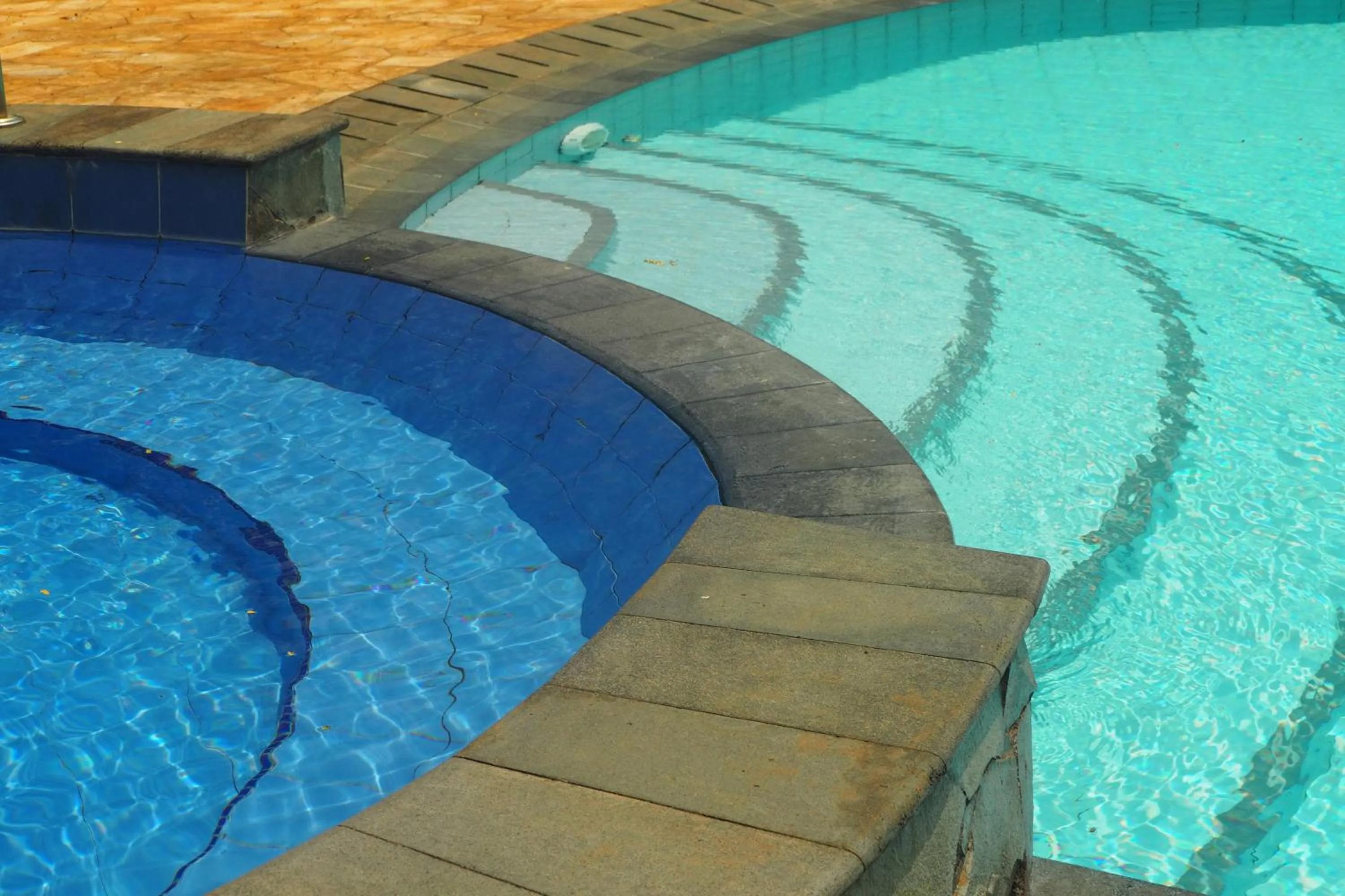 Swimming pool in The Gecho Inn Country