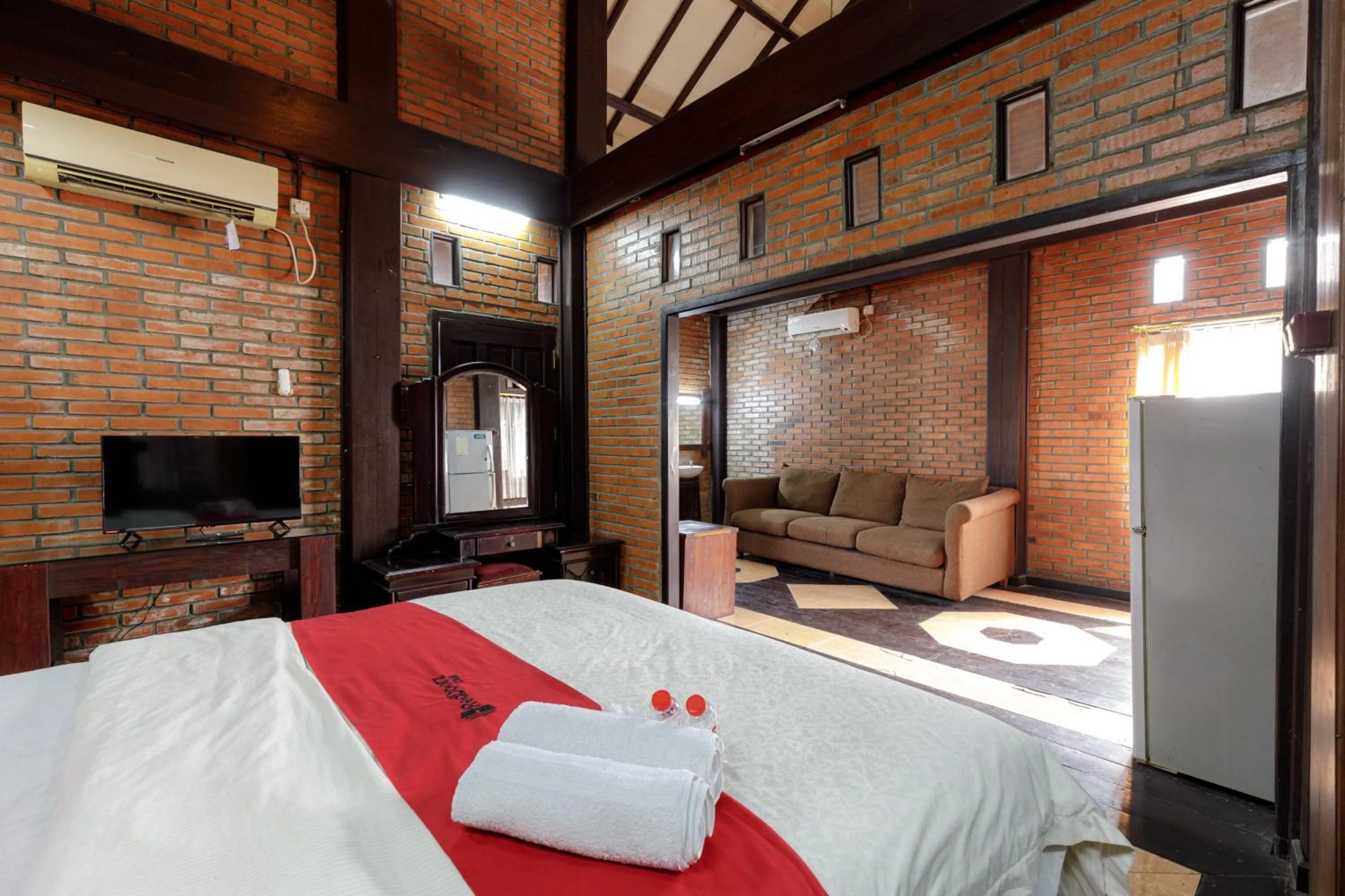 Bedroom, Bed in RedDoorz @ Cilandak Timur