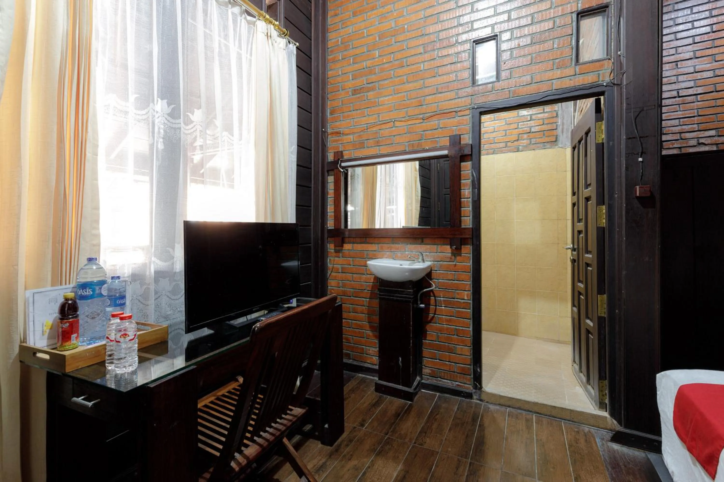 TV and multimedia in RedDoorz @ Cilandak Timur