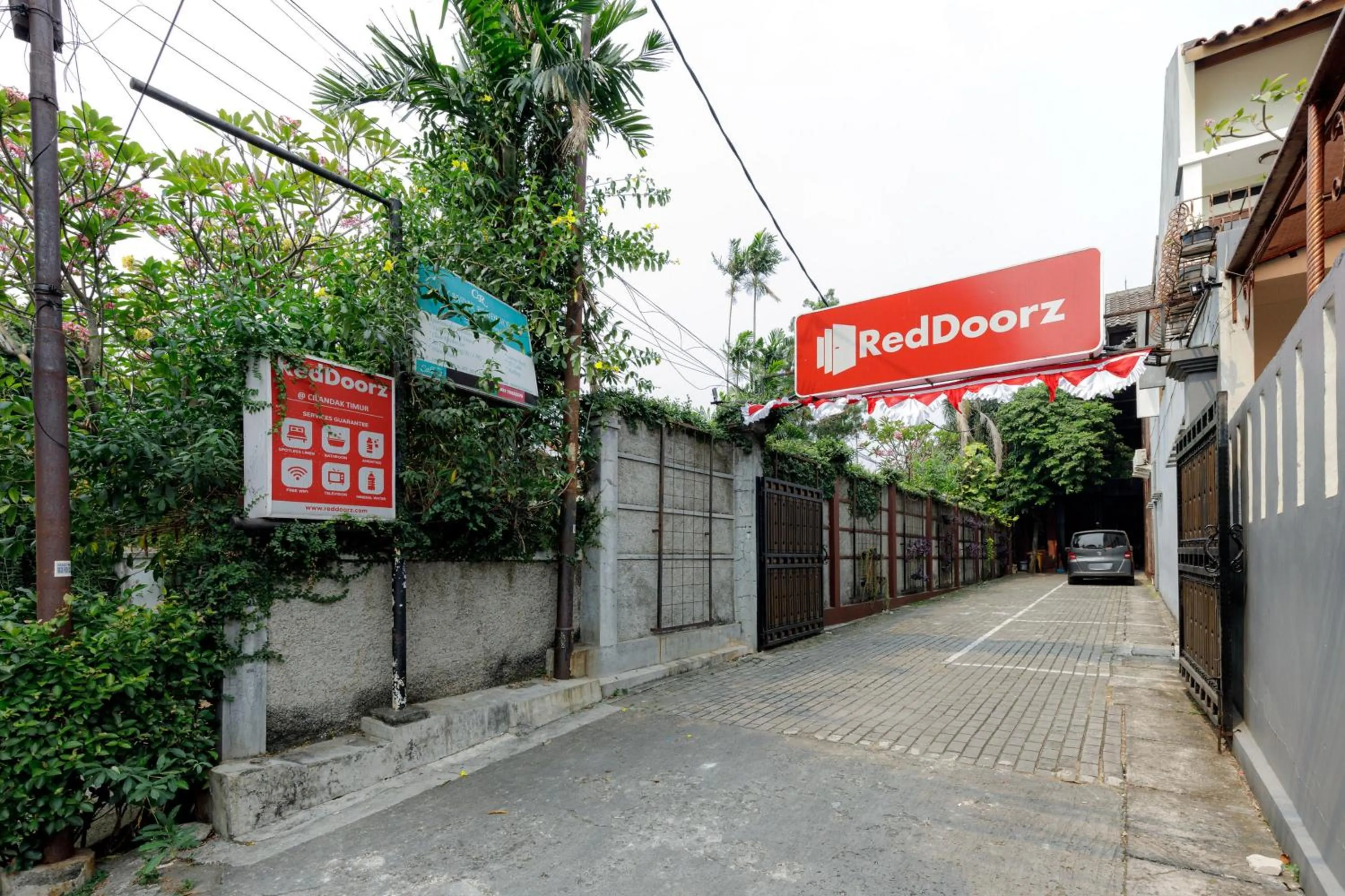 Property logo or sign in RedDoorz @ Cilandak Timur