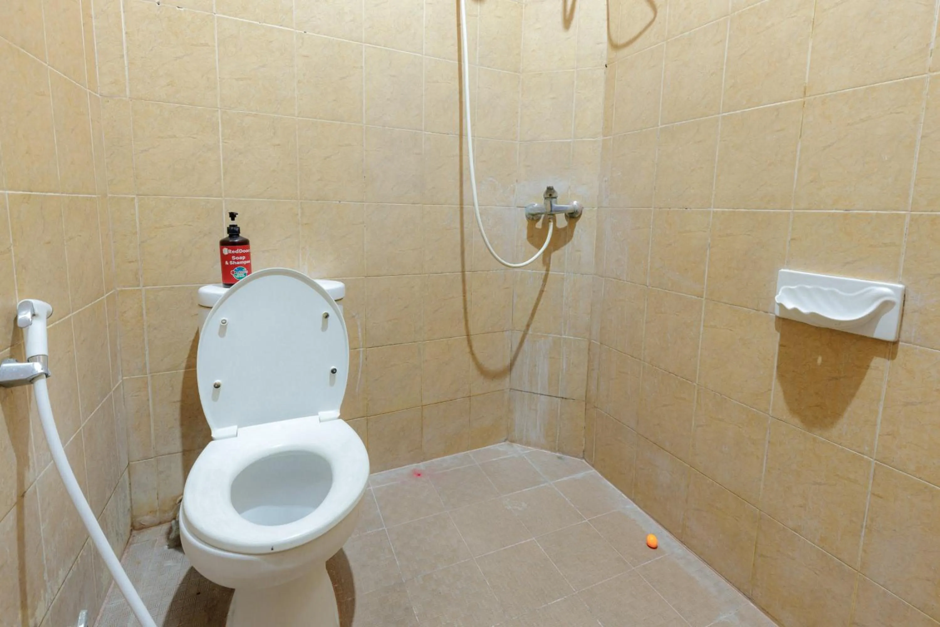 Bathroom in RedDoorz @ Cilandak Timur