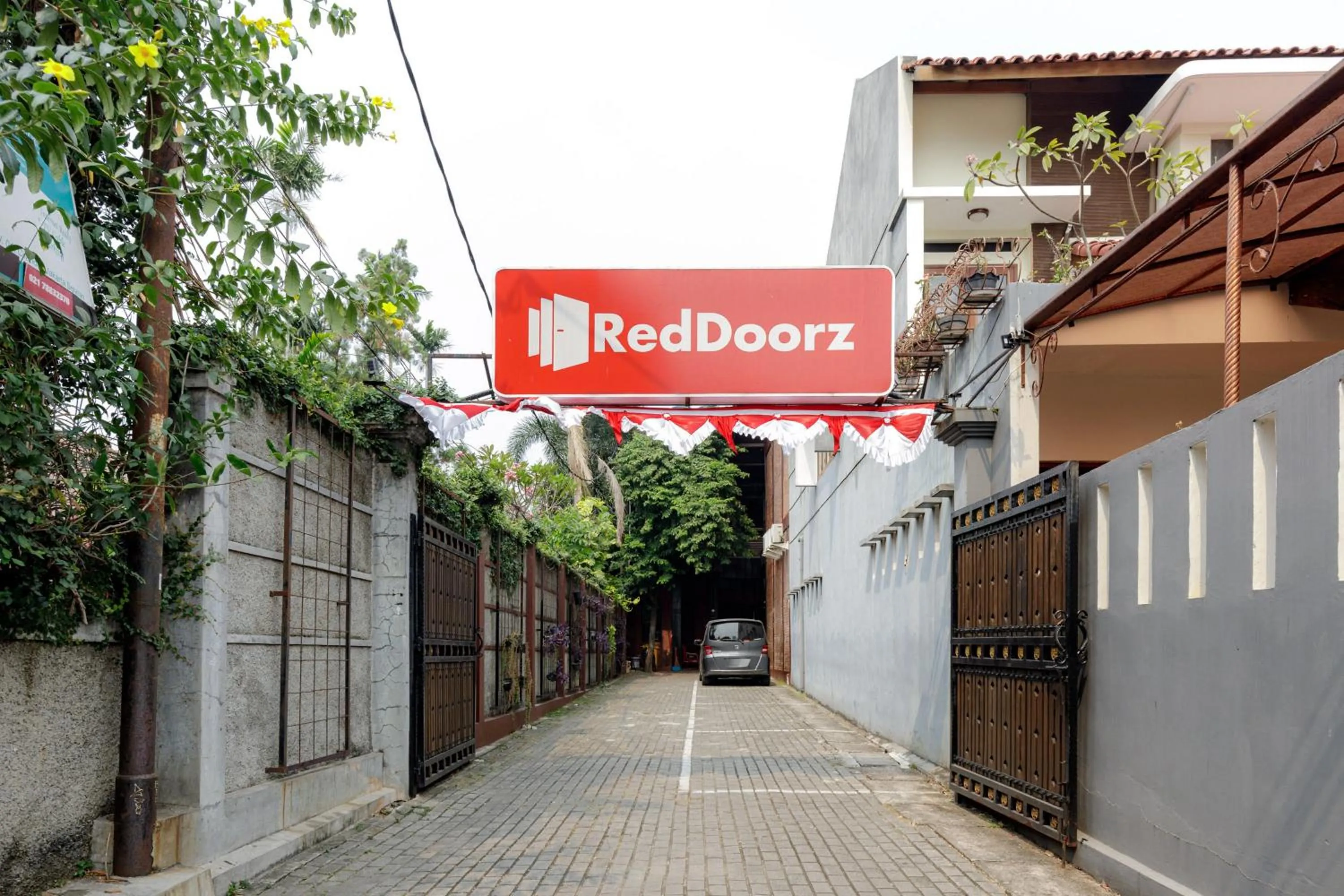 Property logo or sign in RedDoorz @ Cilandak Timur