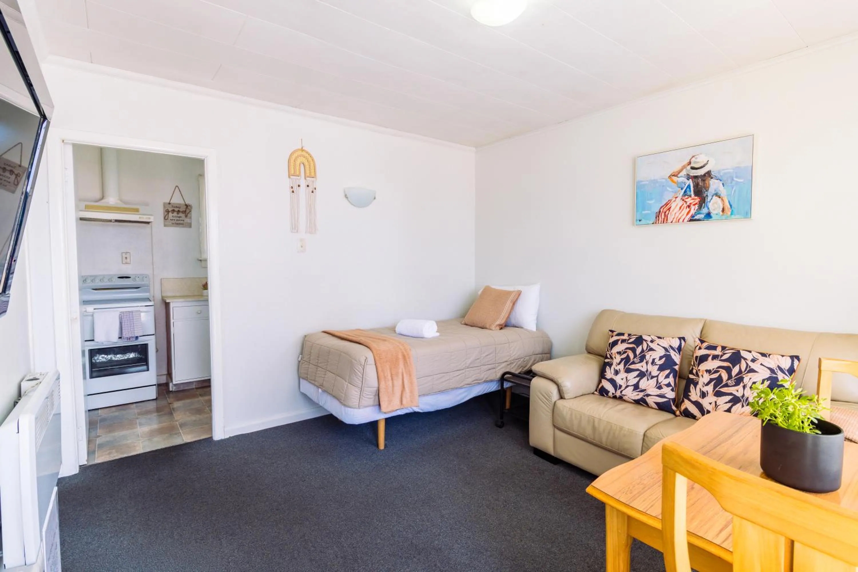 Kitchen or kitchenette in Belle Bonne Motel