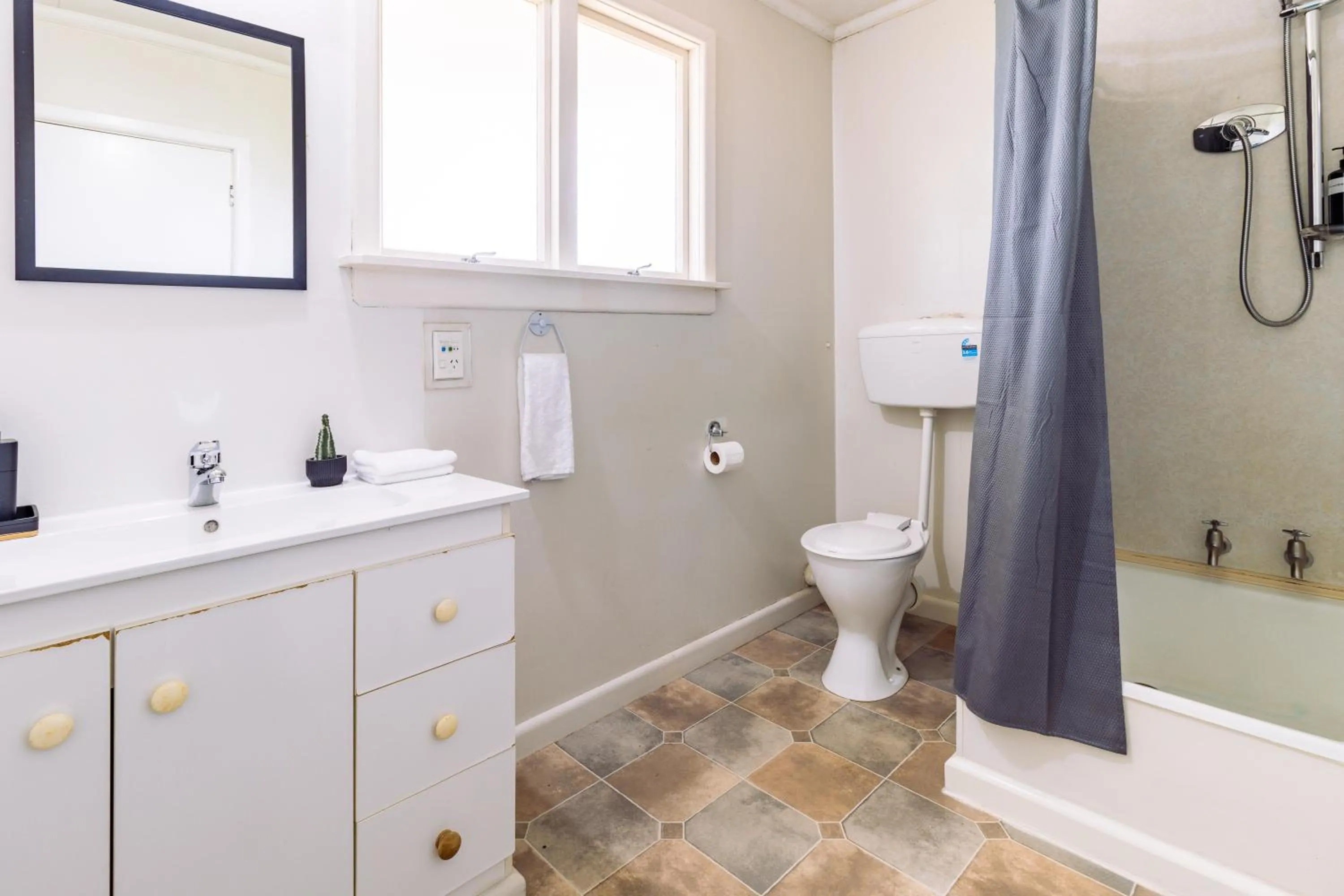 Shower in Belle Bonne Motel