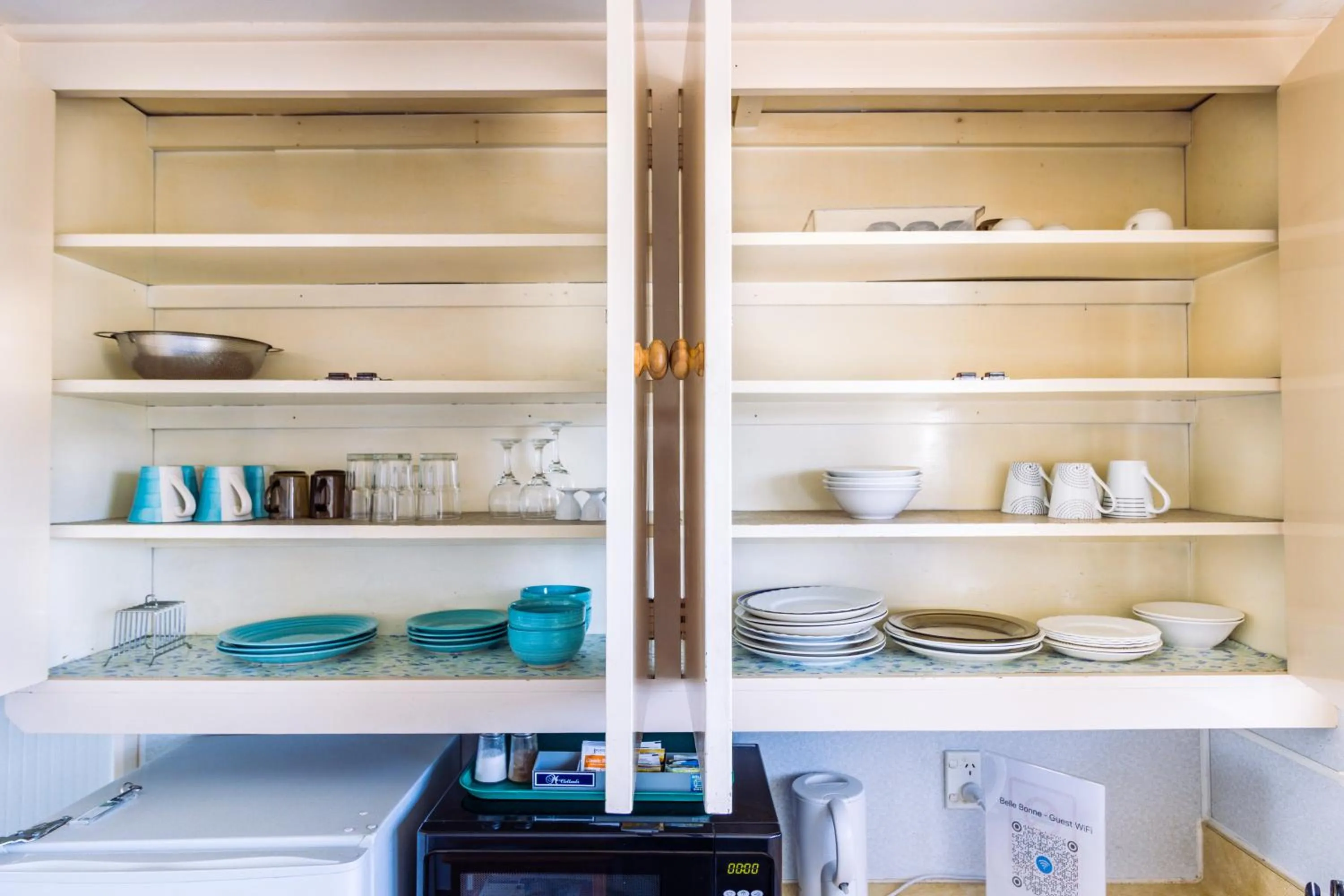 Kitchen or kitchenette in Belle Bonne Motel