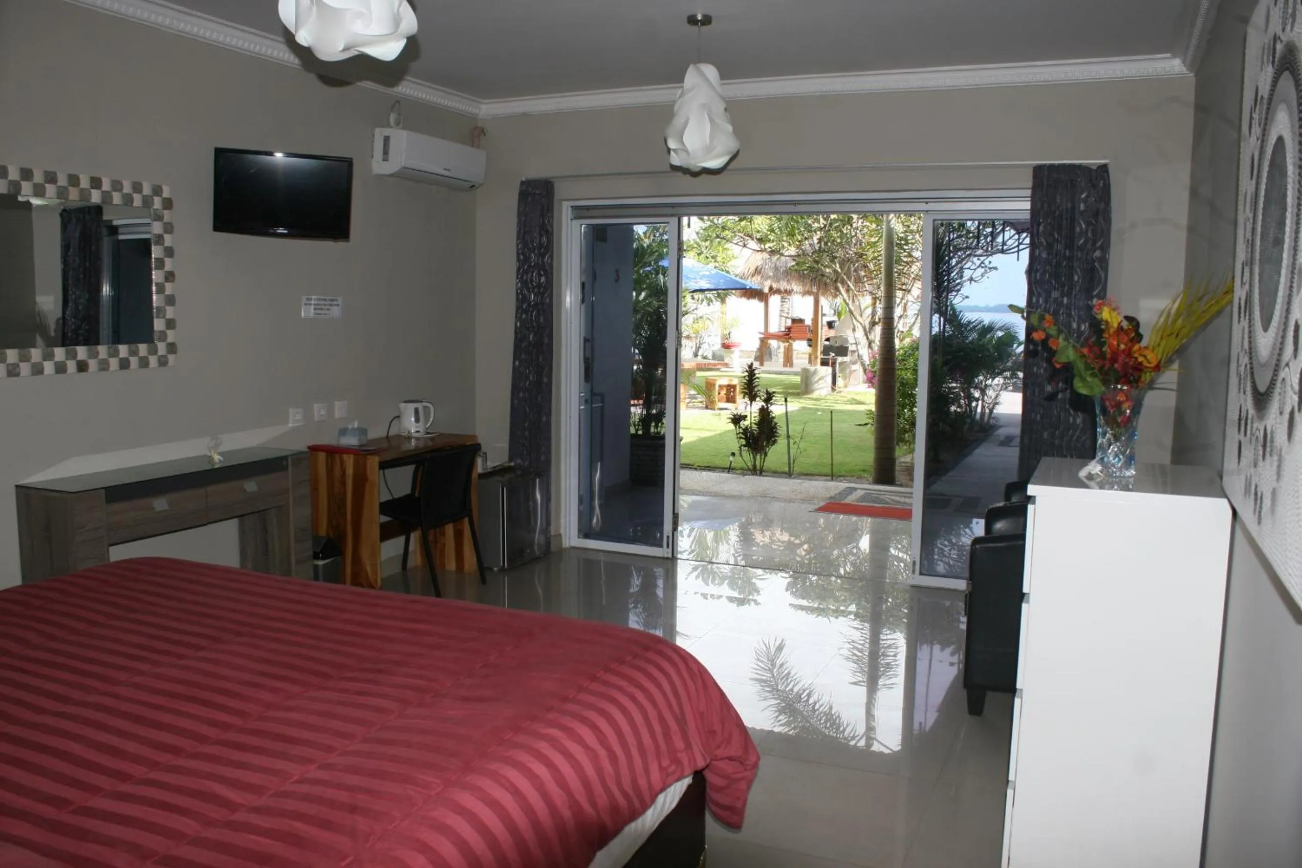 Photo of the whole room, Bed in Silver Fern Beach Retreat
