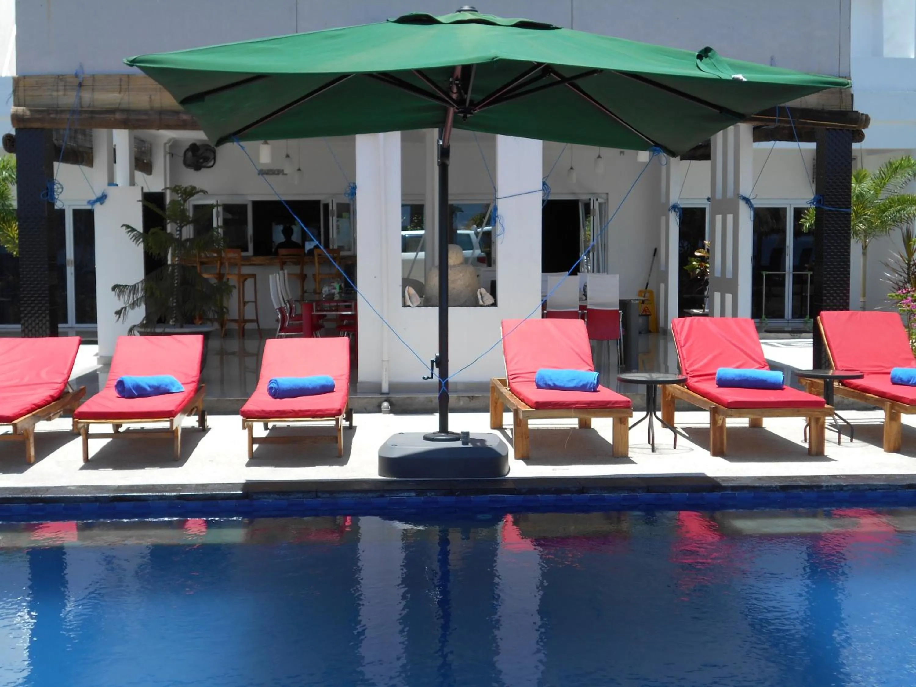 Swimming pool in Silver Fern Beach Retreat