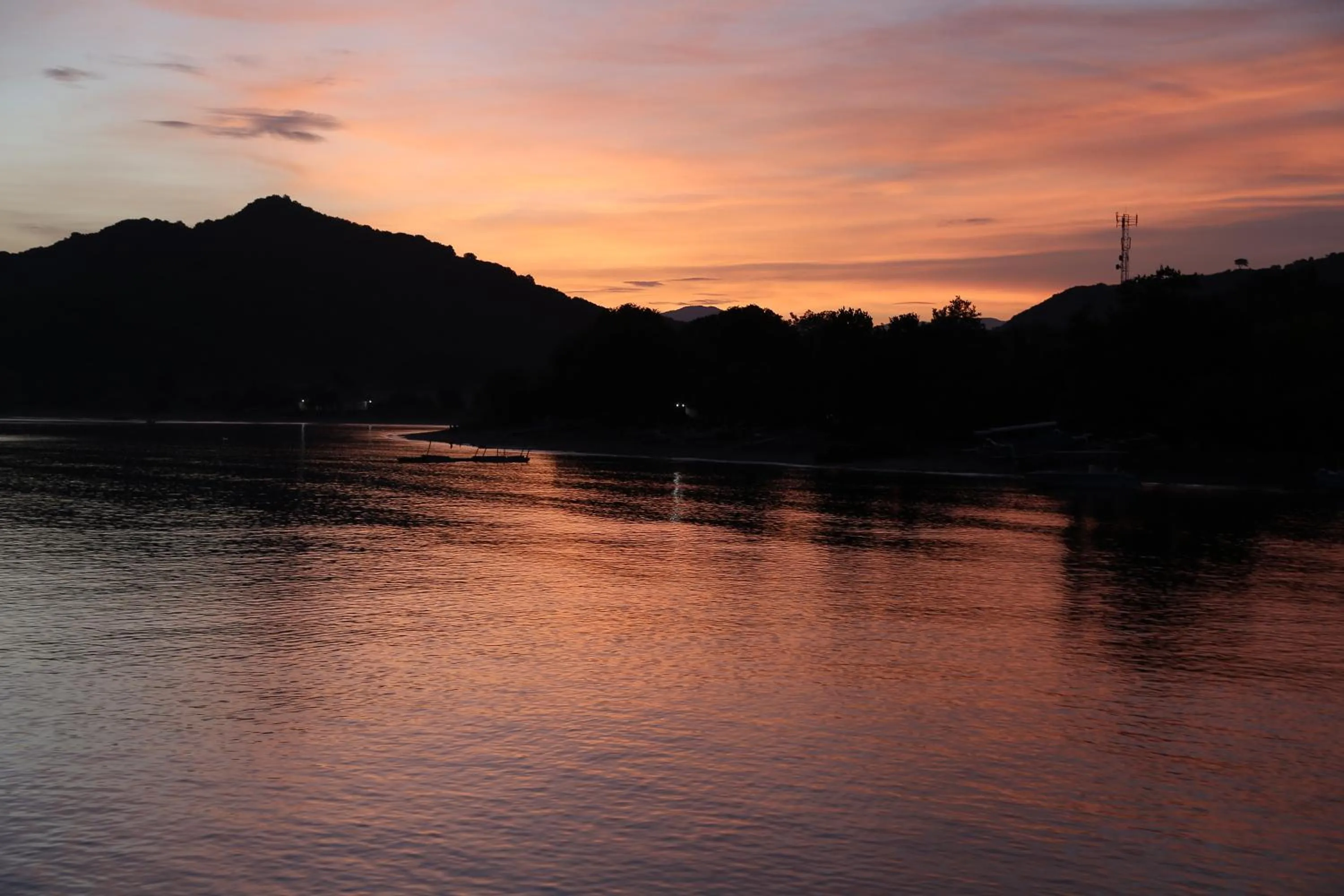 Sunrise in Silver Fern Beach Retreat
