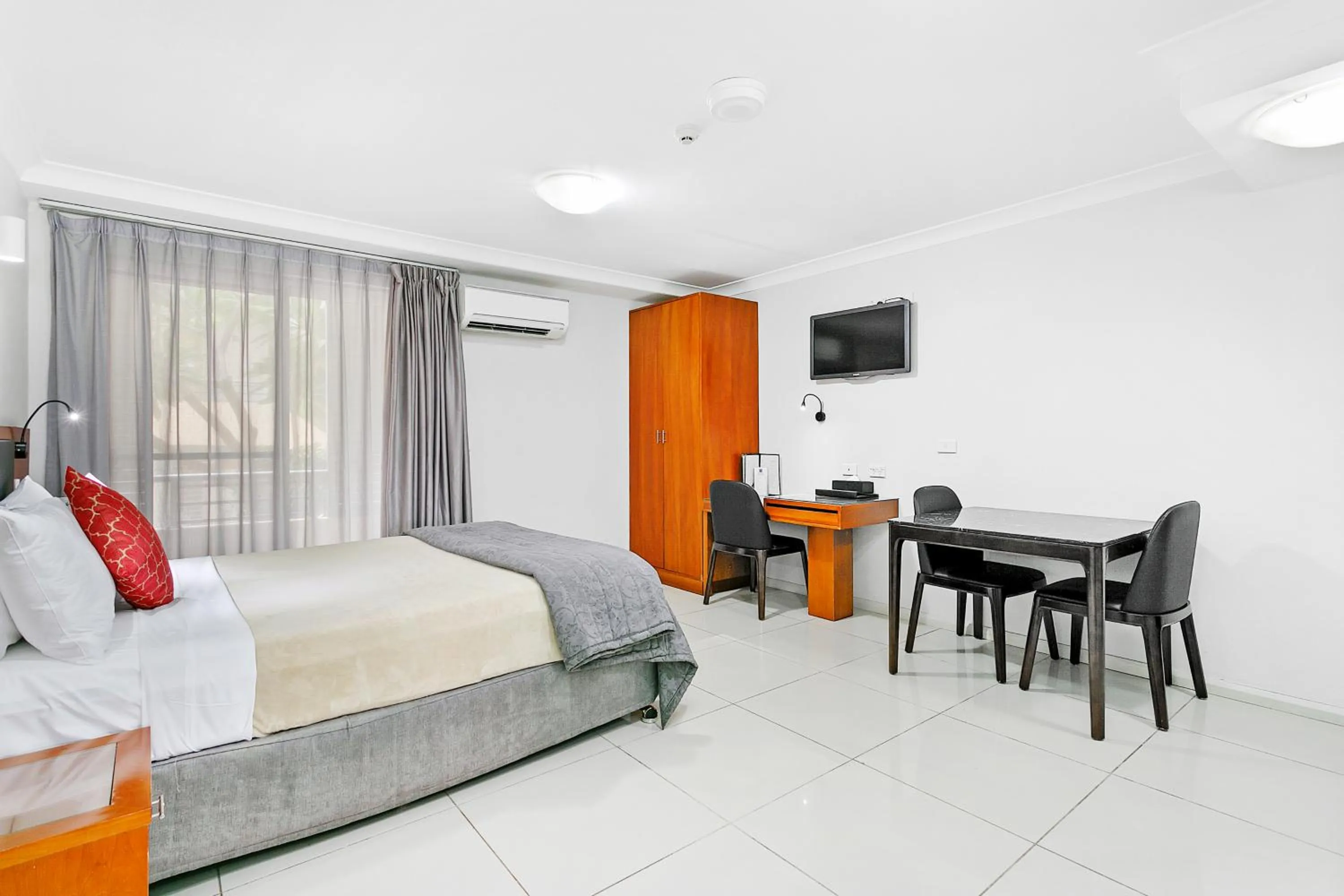 Bed in Comfort Inn & Suites Burwood