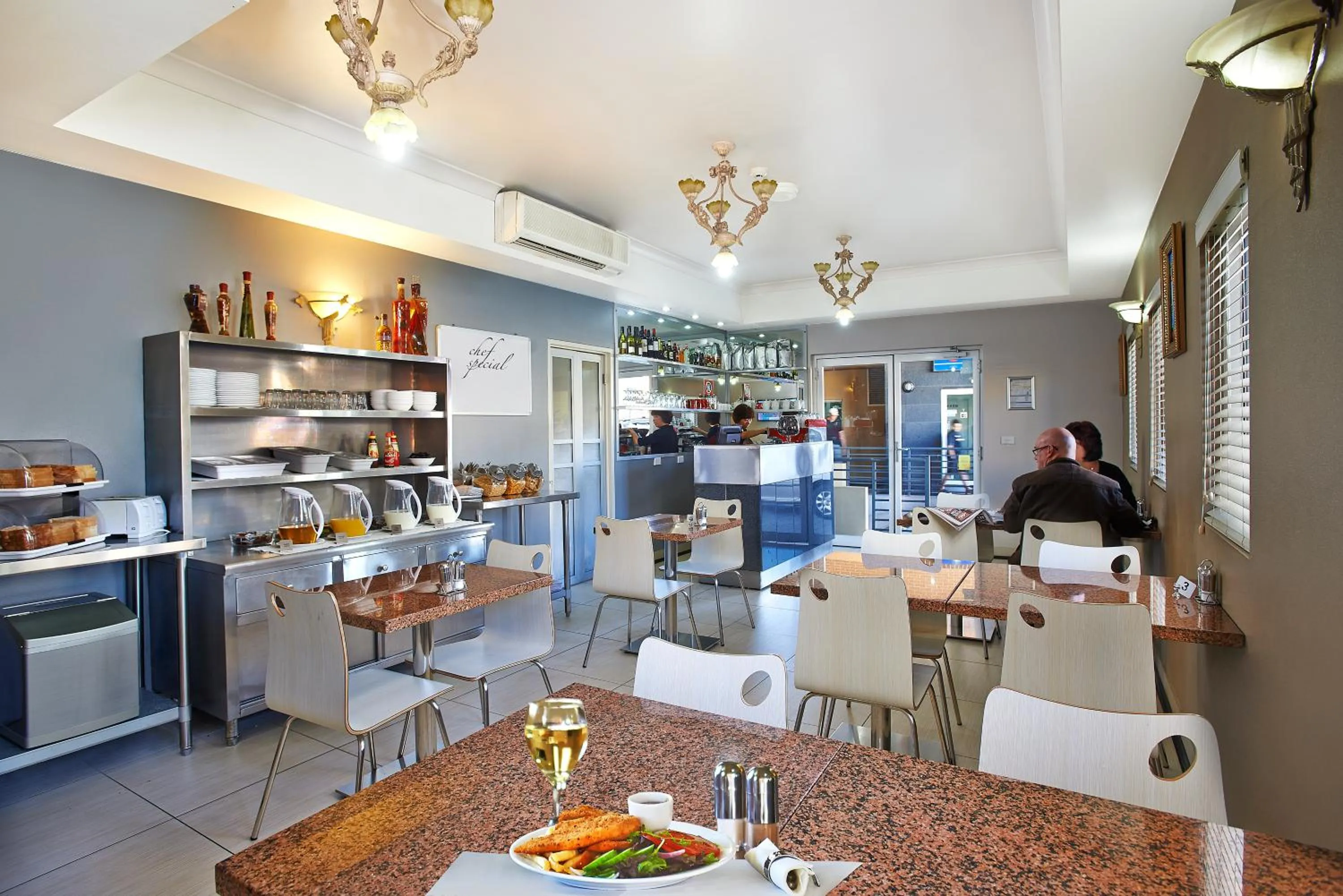 Restaurant/places to eat in Comfort Inn & Suites Burwood
