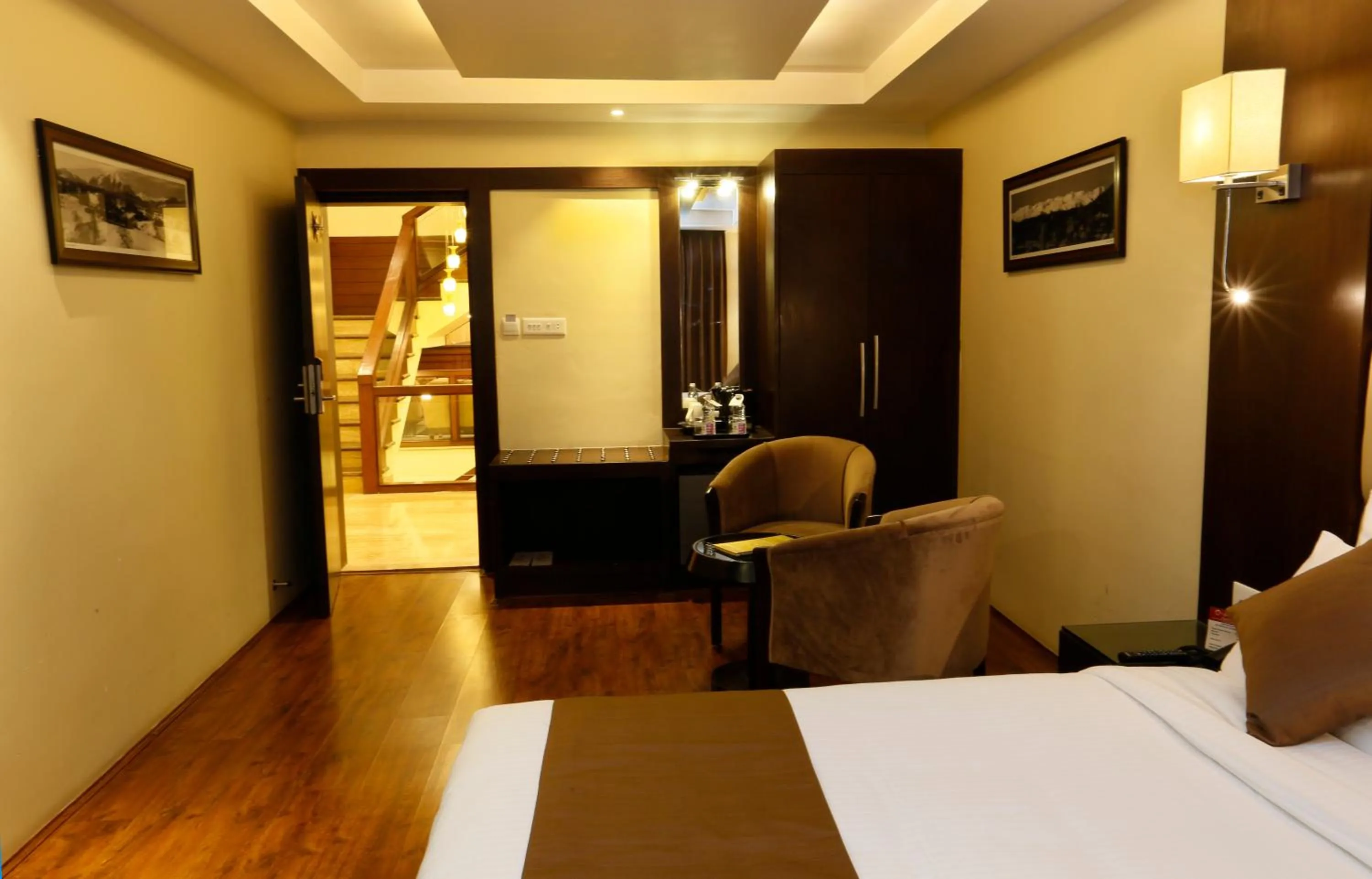 Photo of the whole room, Bed in Clarks inn srinagar