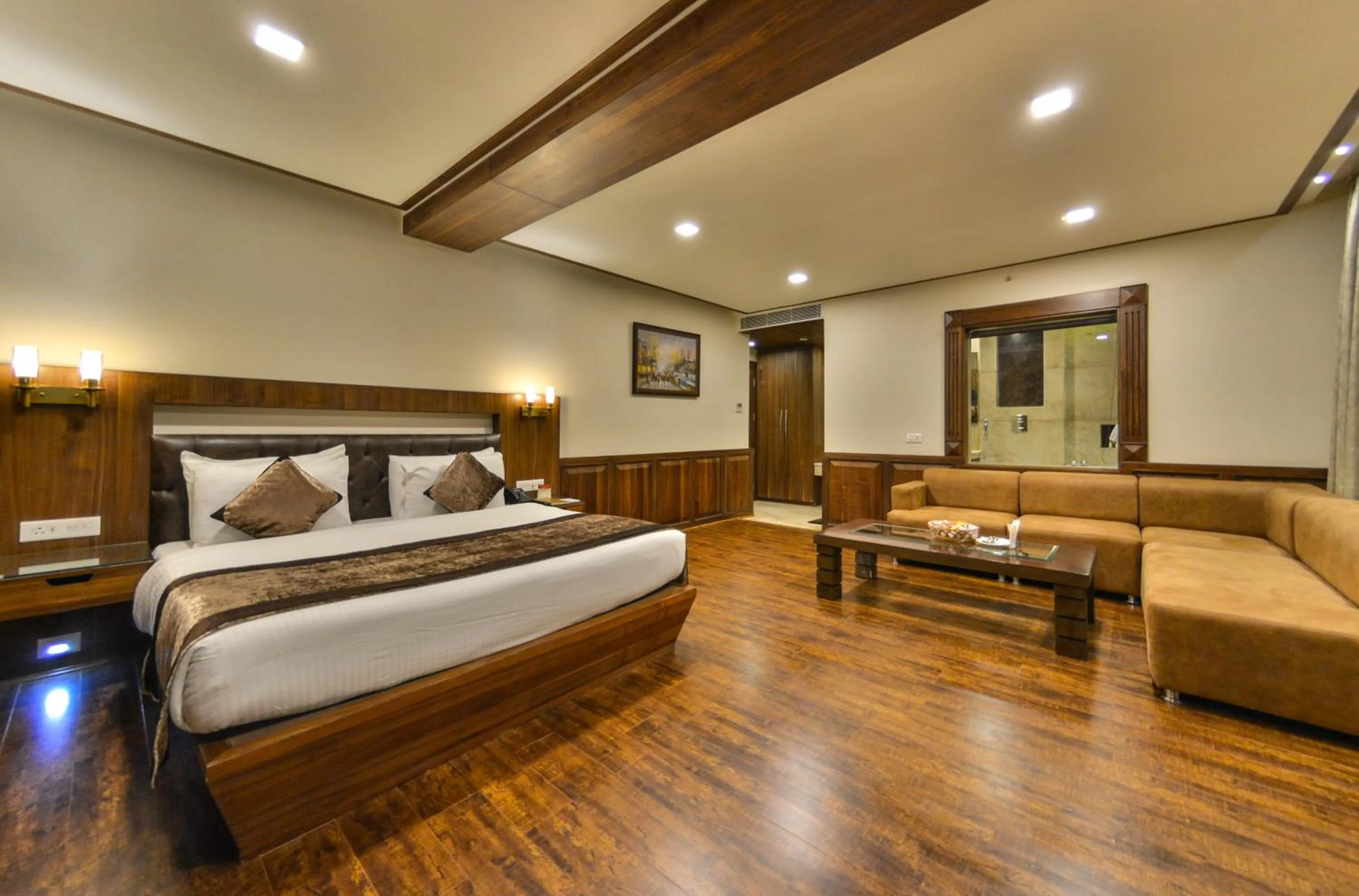 Photo of the whole room, Bed in Clarks inn srinagar