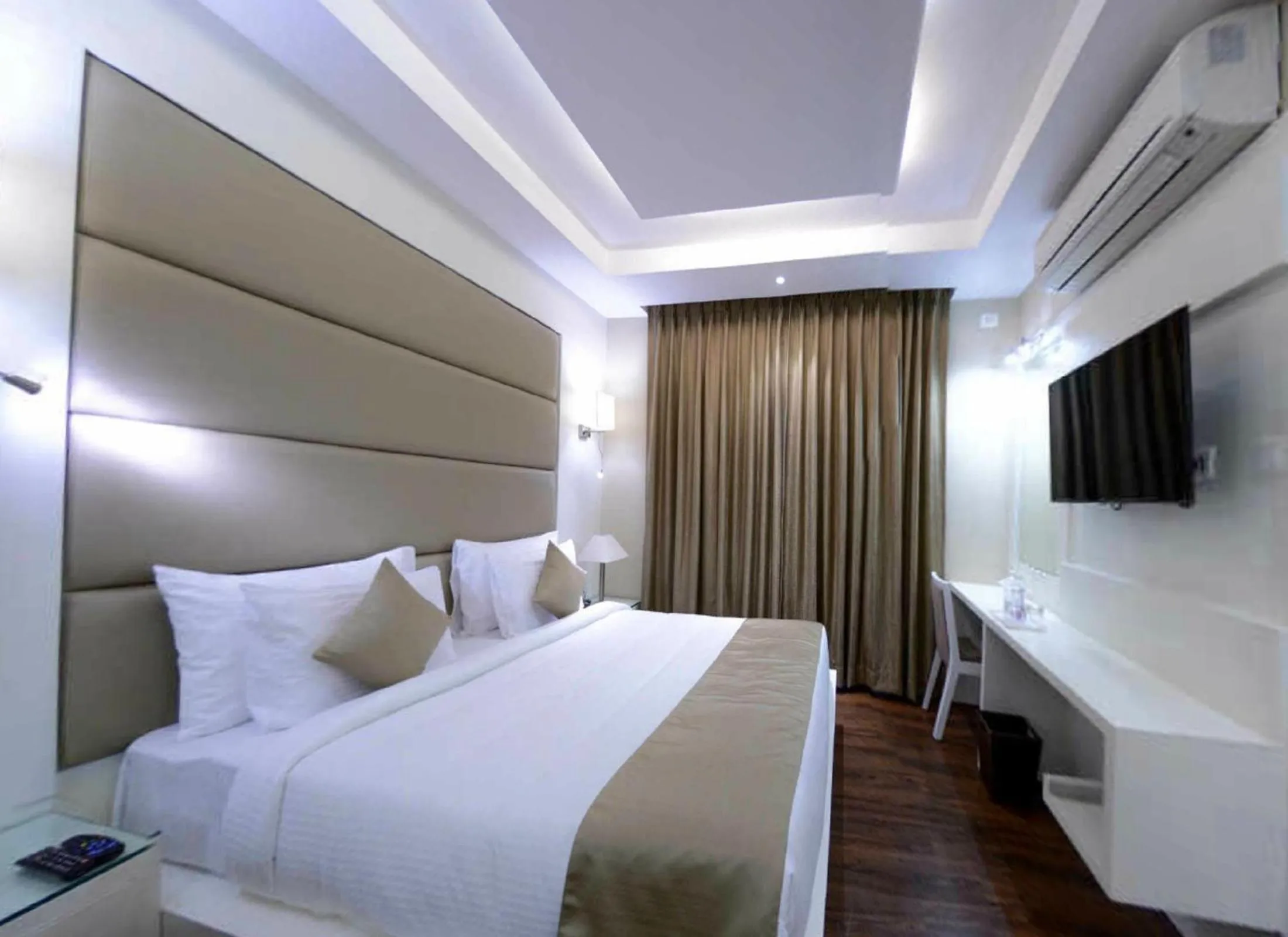 Bed in Clarks inn srinagar