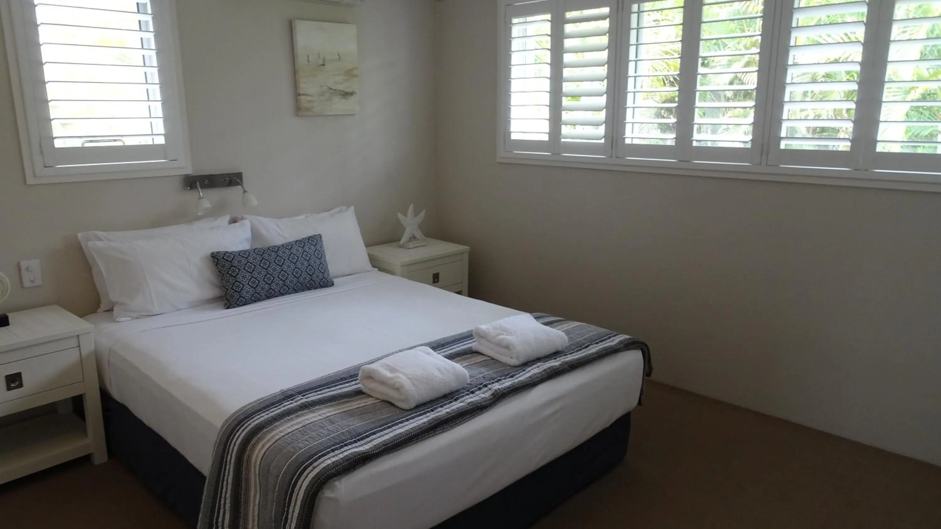 Bedroom, Bed in Noosa Gardens Riverside Resort