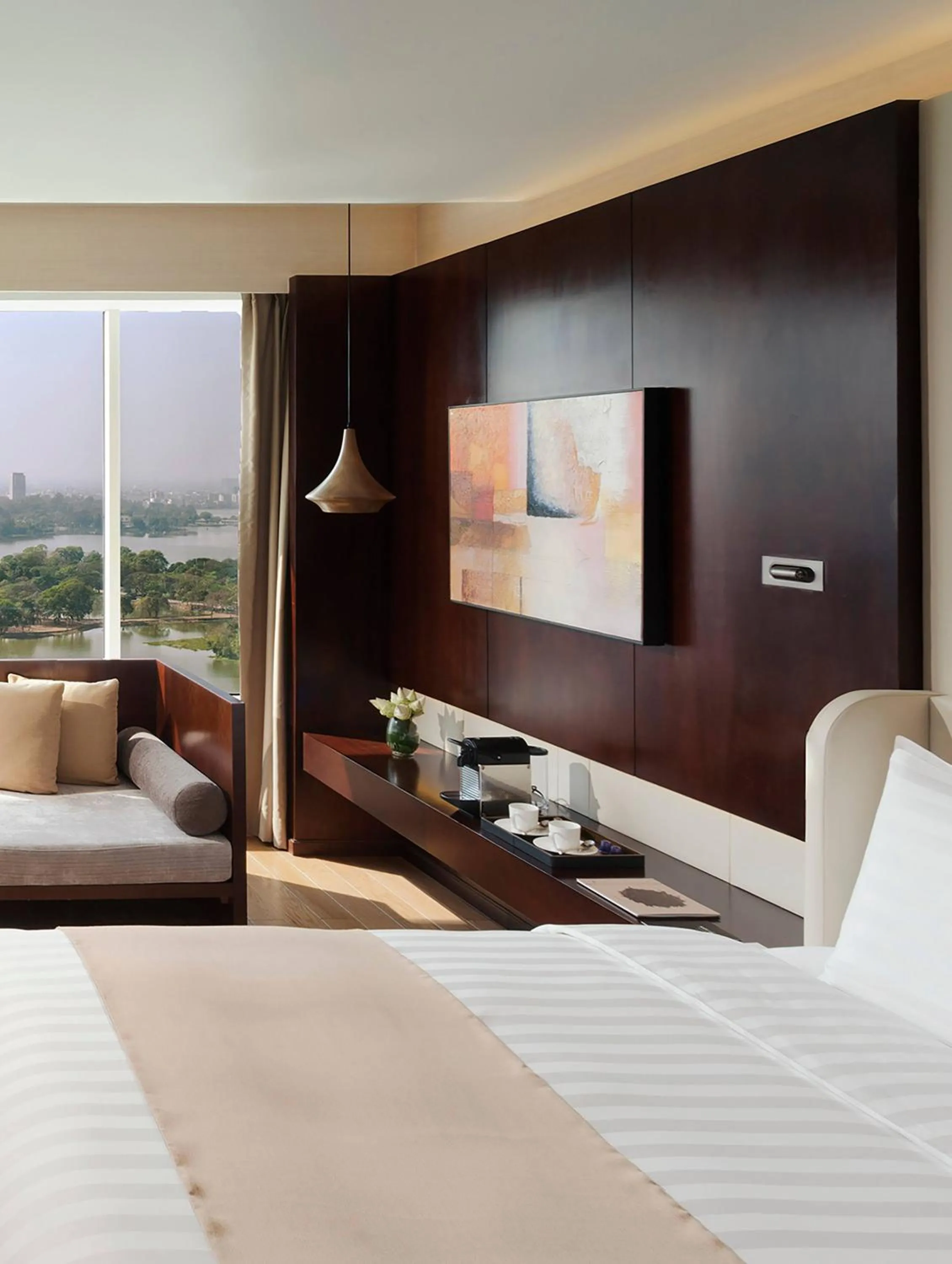 Bed in Meliá Yangon