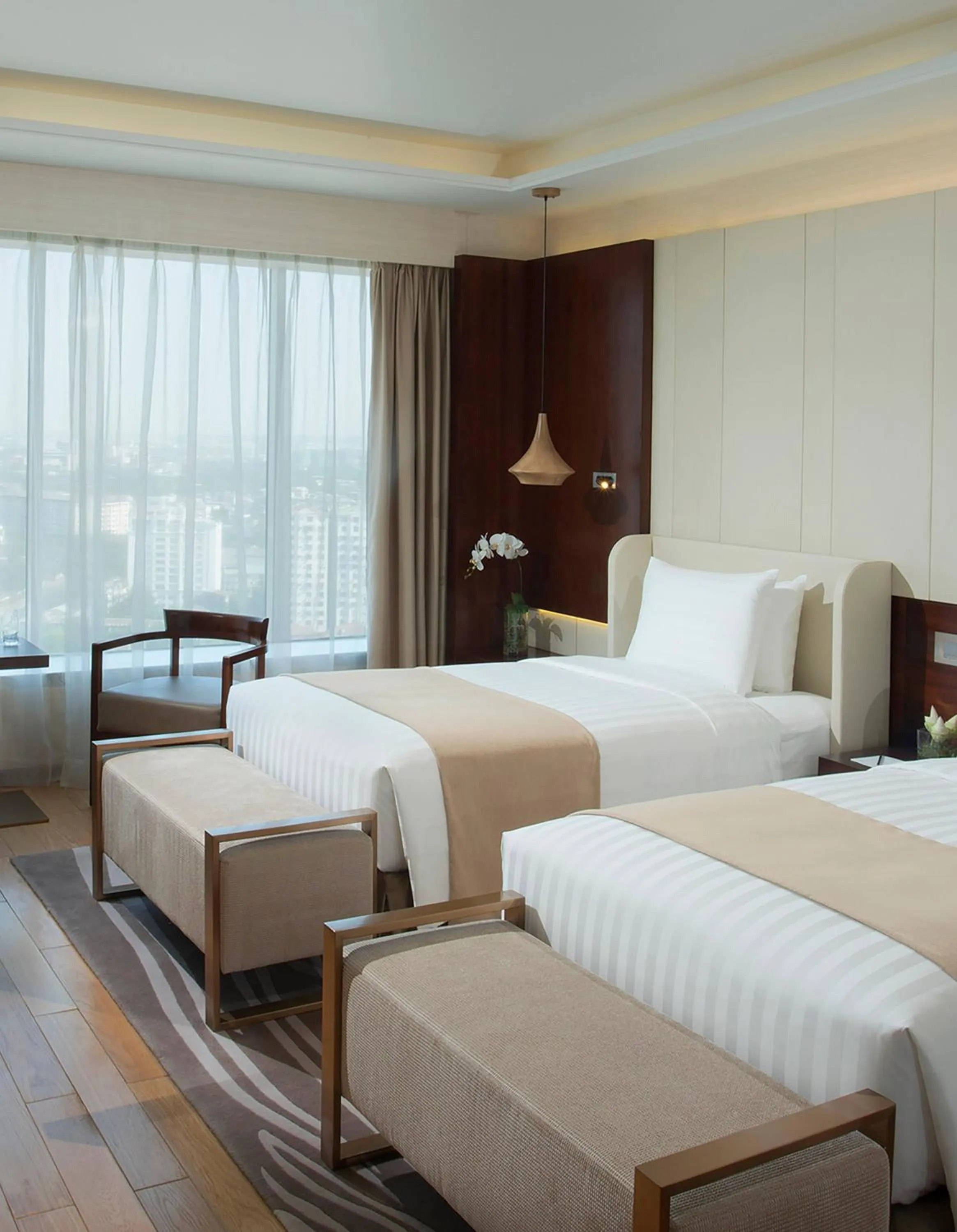 Bed in Meliá Yangon