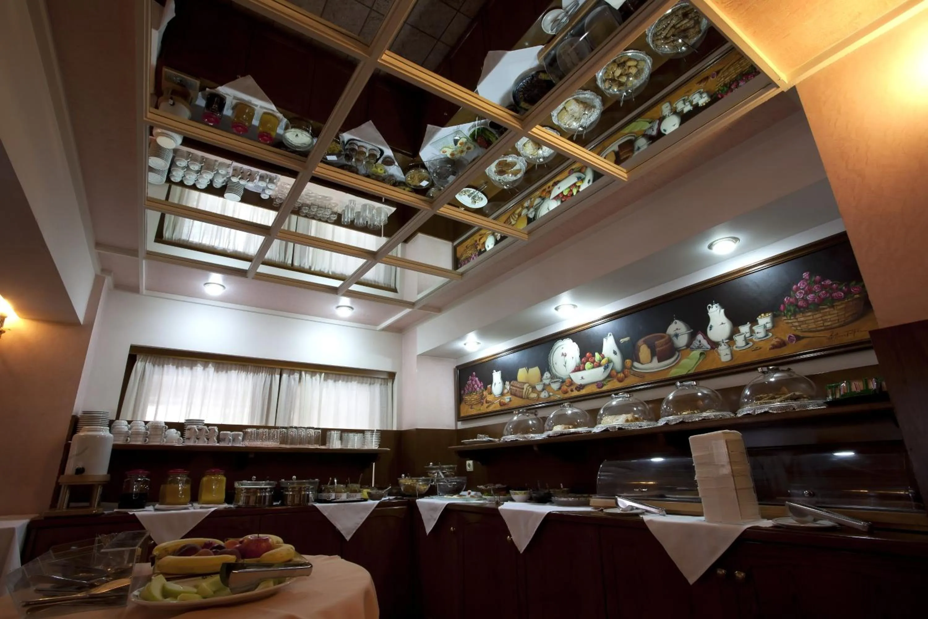 Restaurant/places to eat in Hotel Katerina