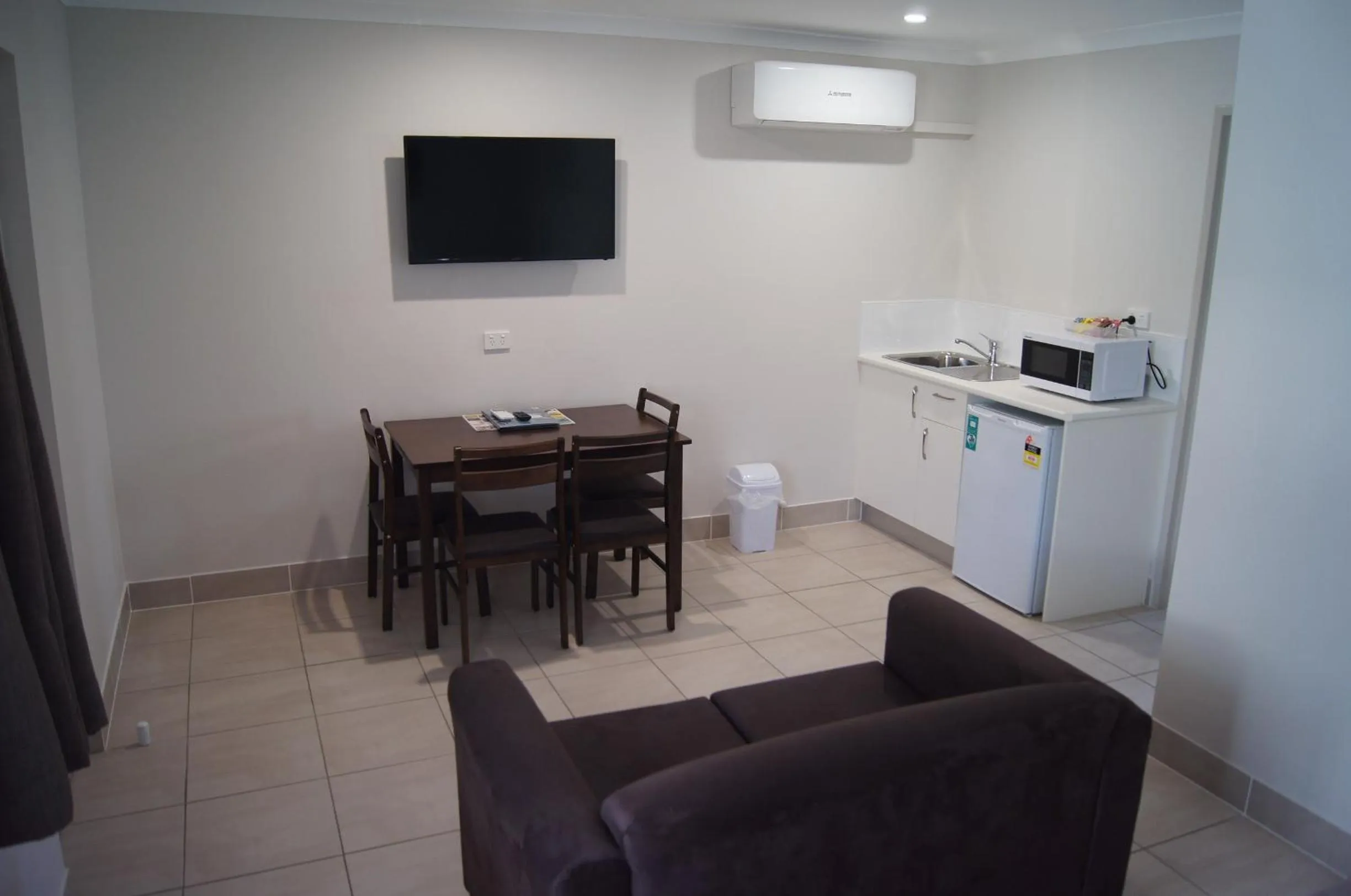 Kitchen or kitchenette in Beachside Motor Inn By Golden Chain