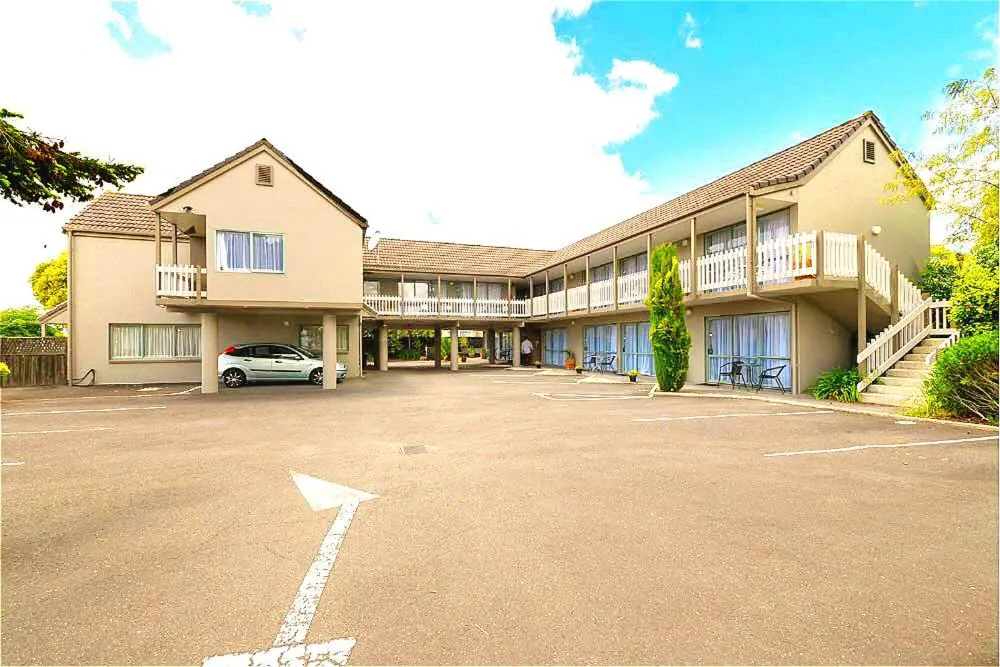 Facade/entrance in Accolade Lodge Motel