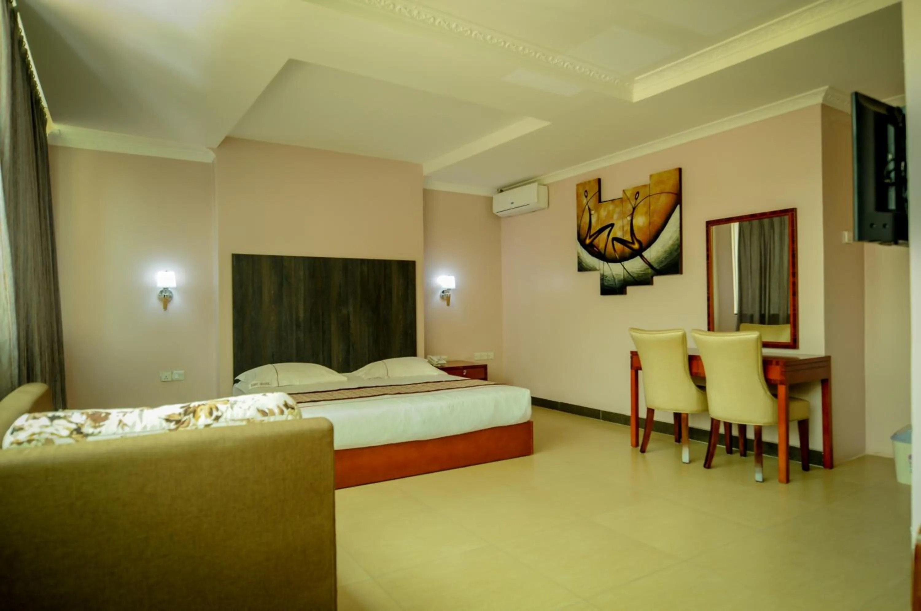 Bed in Russell Hotel