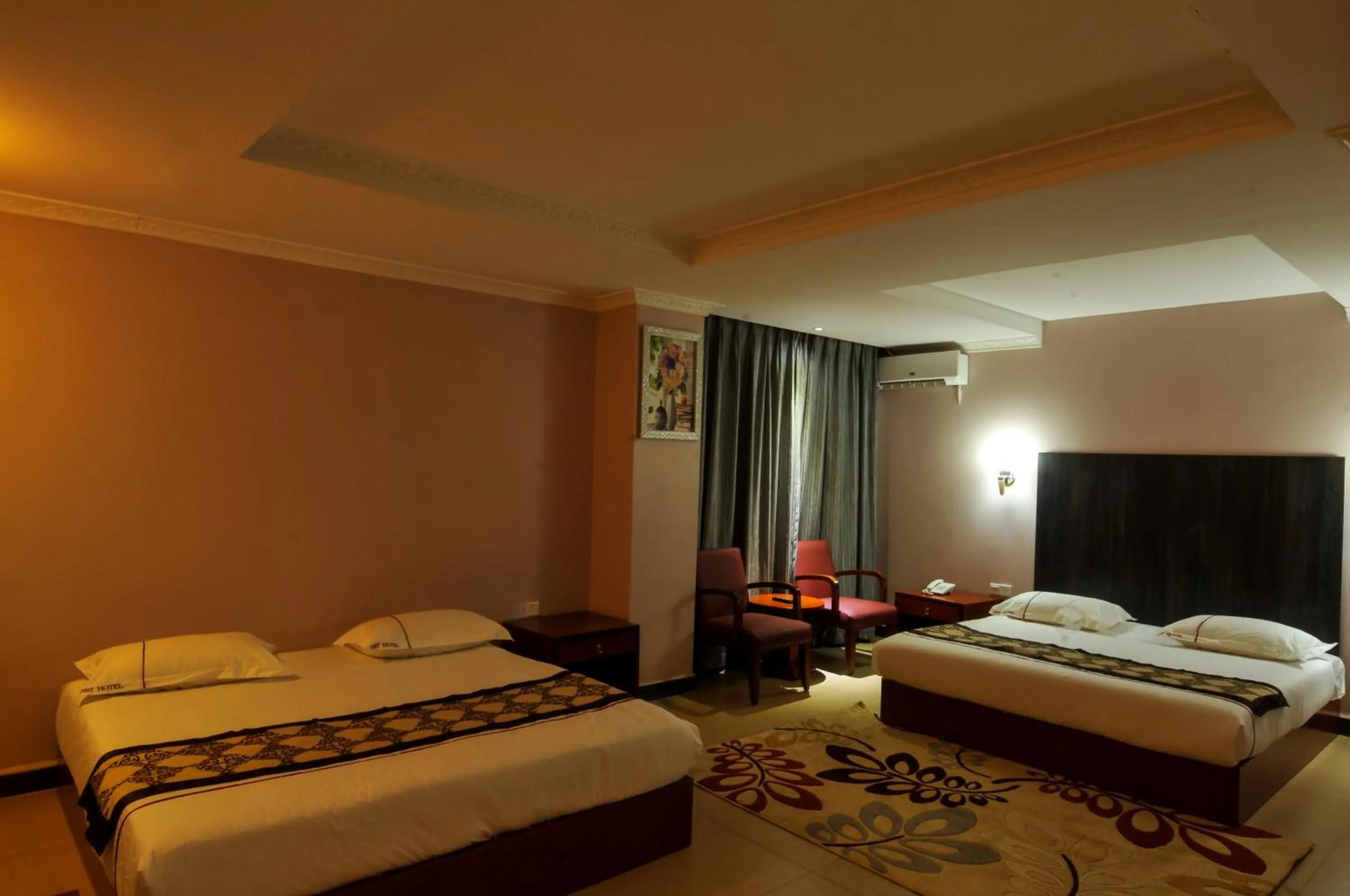 Bedroom in Russell Hotel