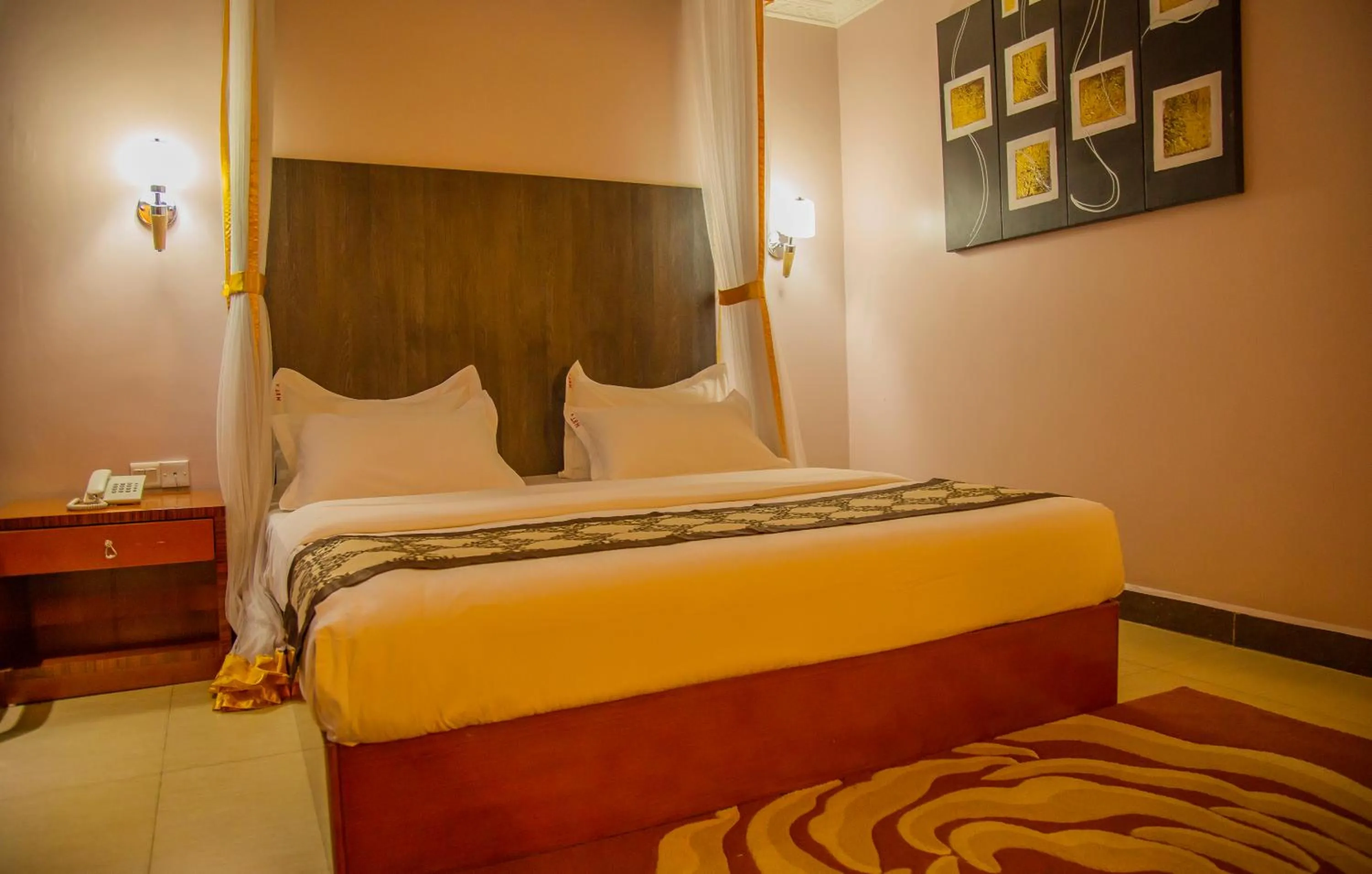 Bed in Russell Hotel