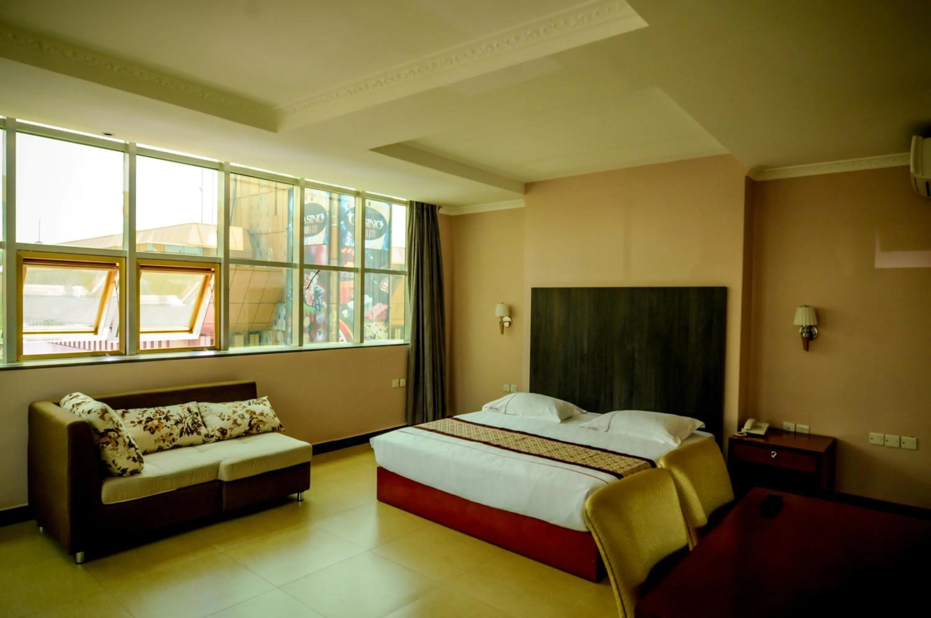 Bed in Russell Hotel