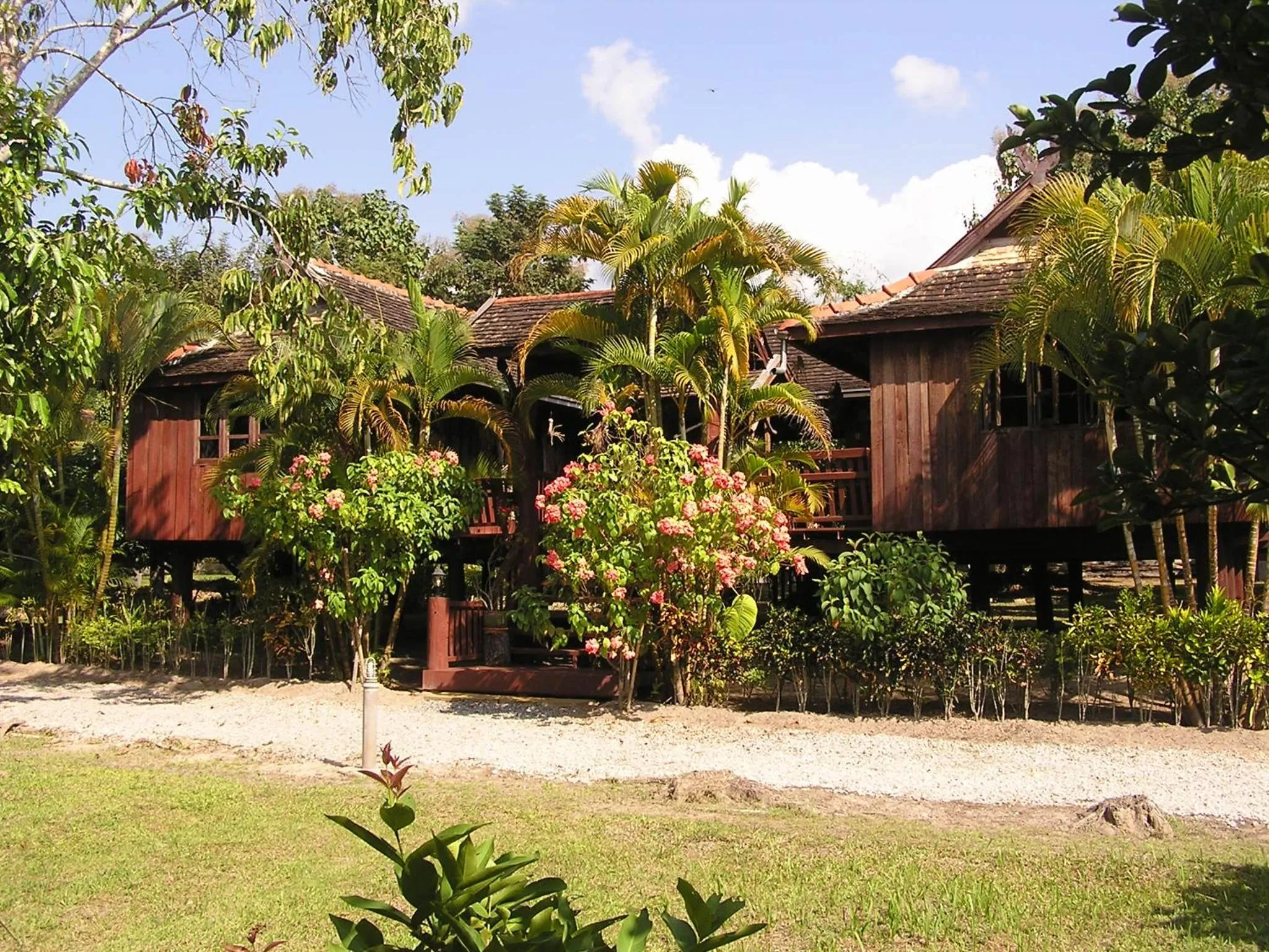 Property building in Khoom Kam Kaew