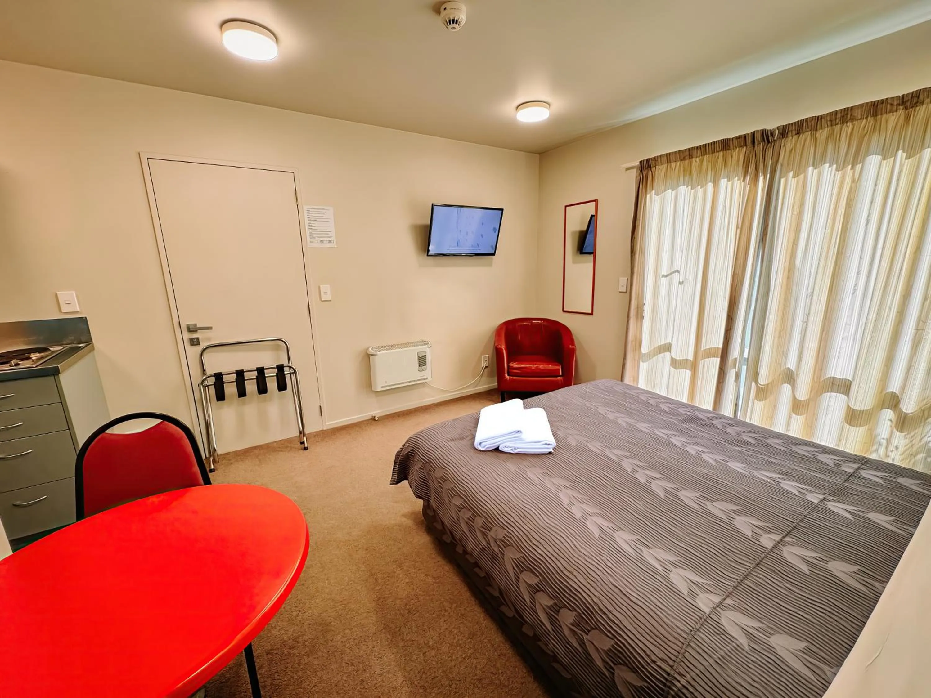 Bed in Bealey Avenue Motel