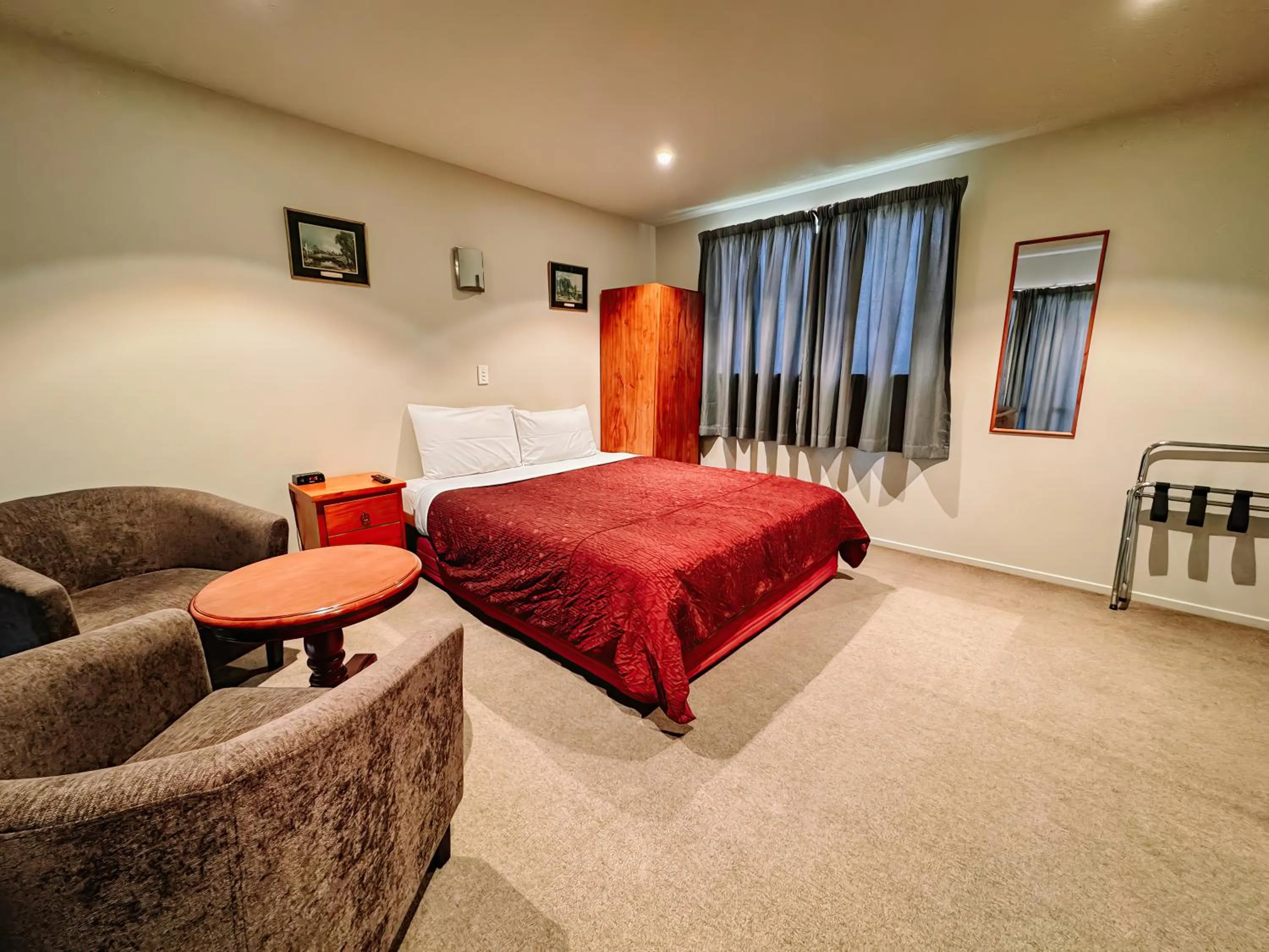 Bedroom, Bed in Bealey Avenue Motel