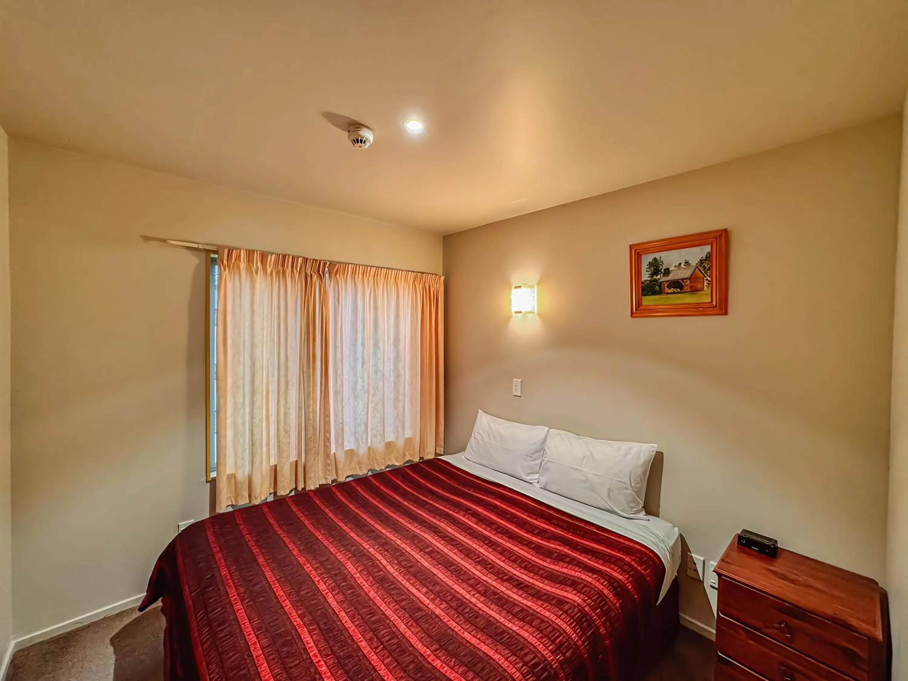 Superior One-Bedroom Apartment in Bealey Avenue Motel