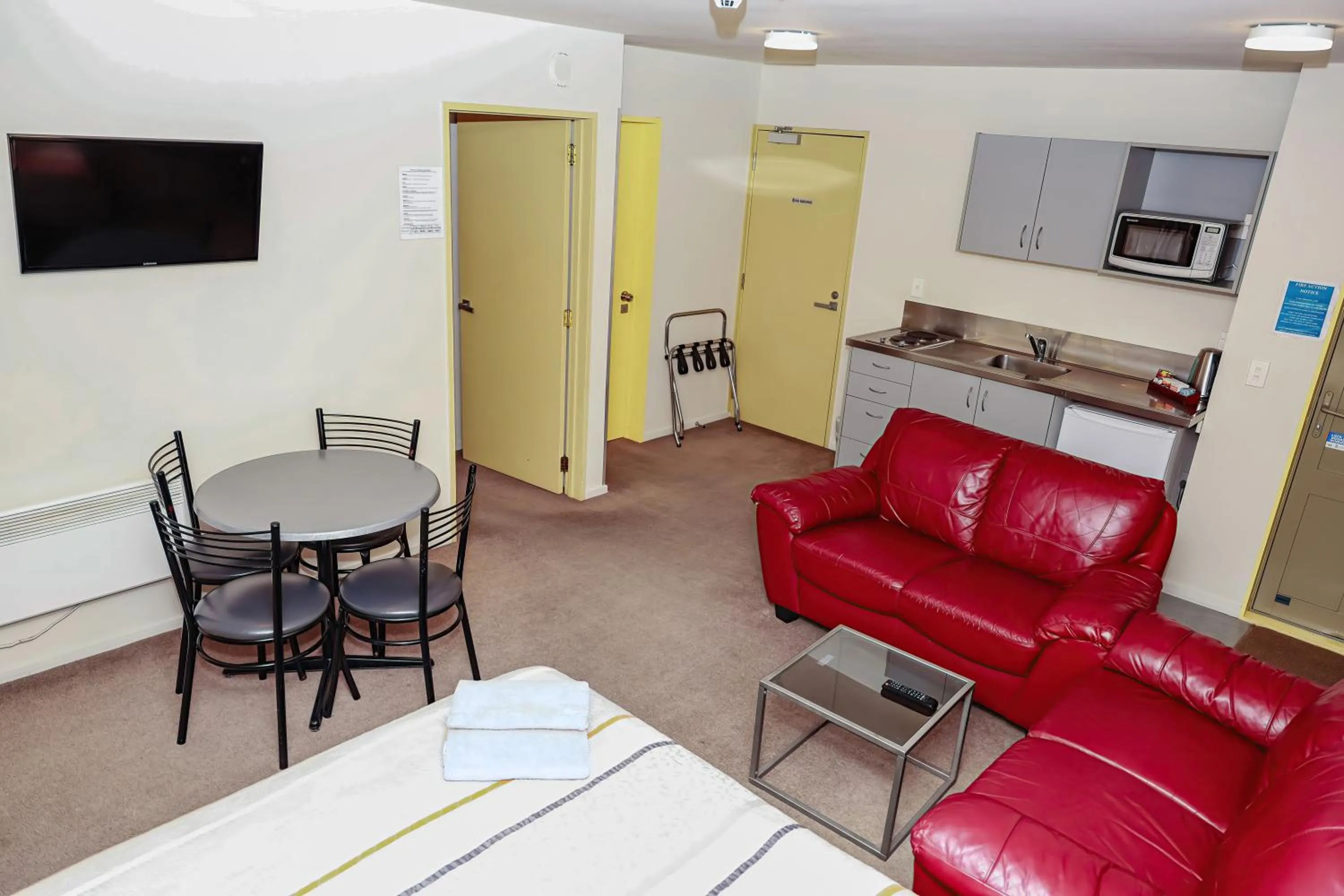 Living room in Bealey Avenue Motel