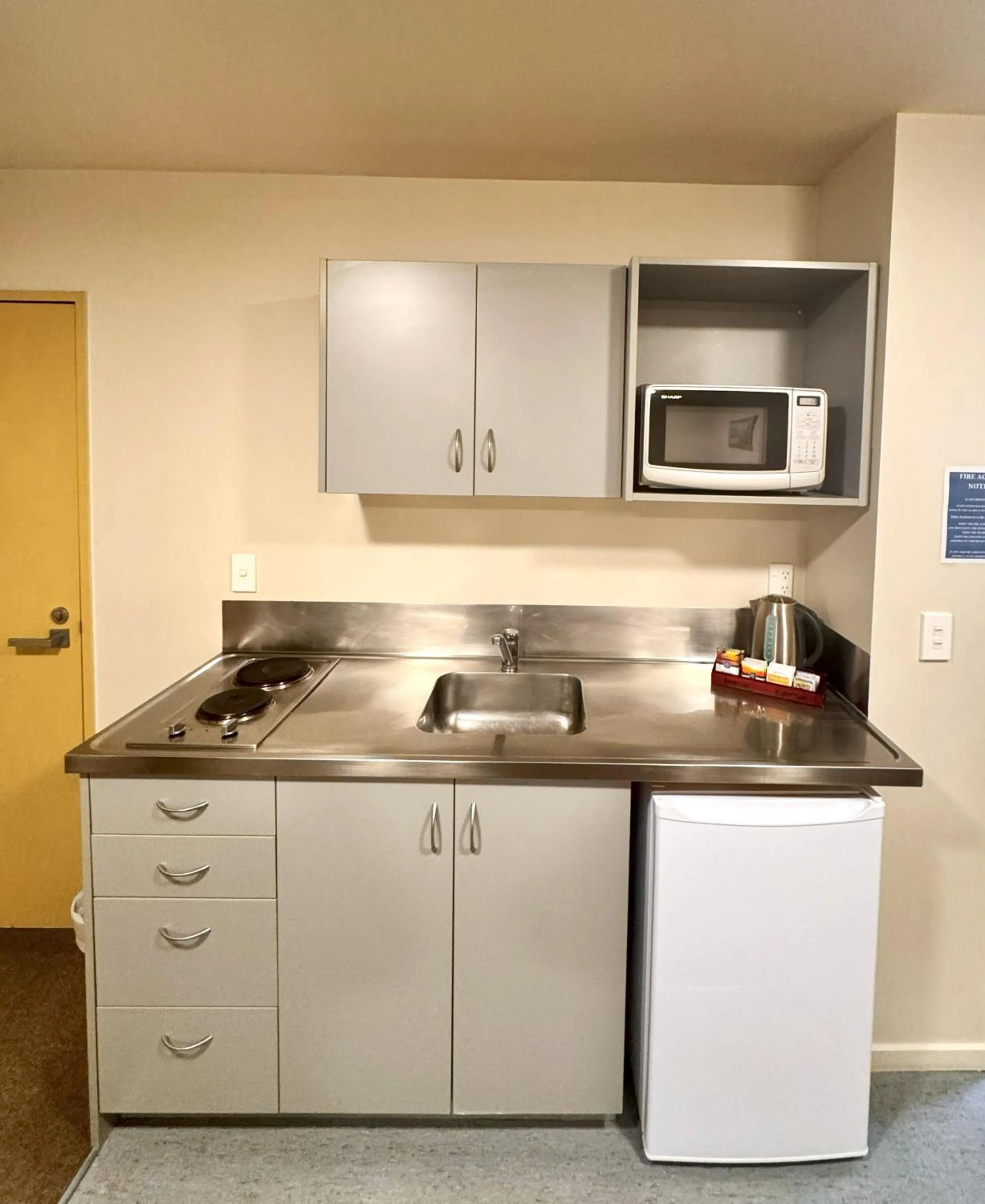 Kitchen or kitchenette in Bealey Avenue Motel