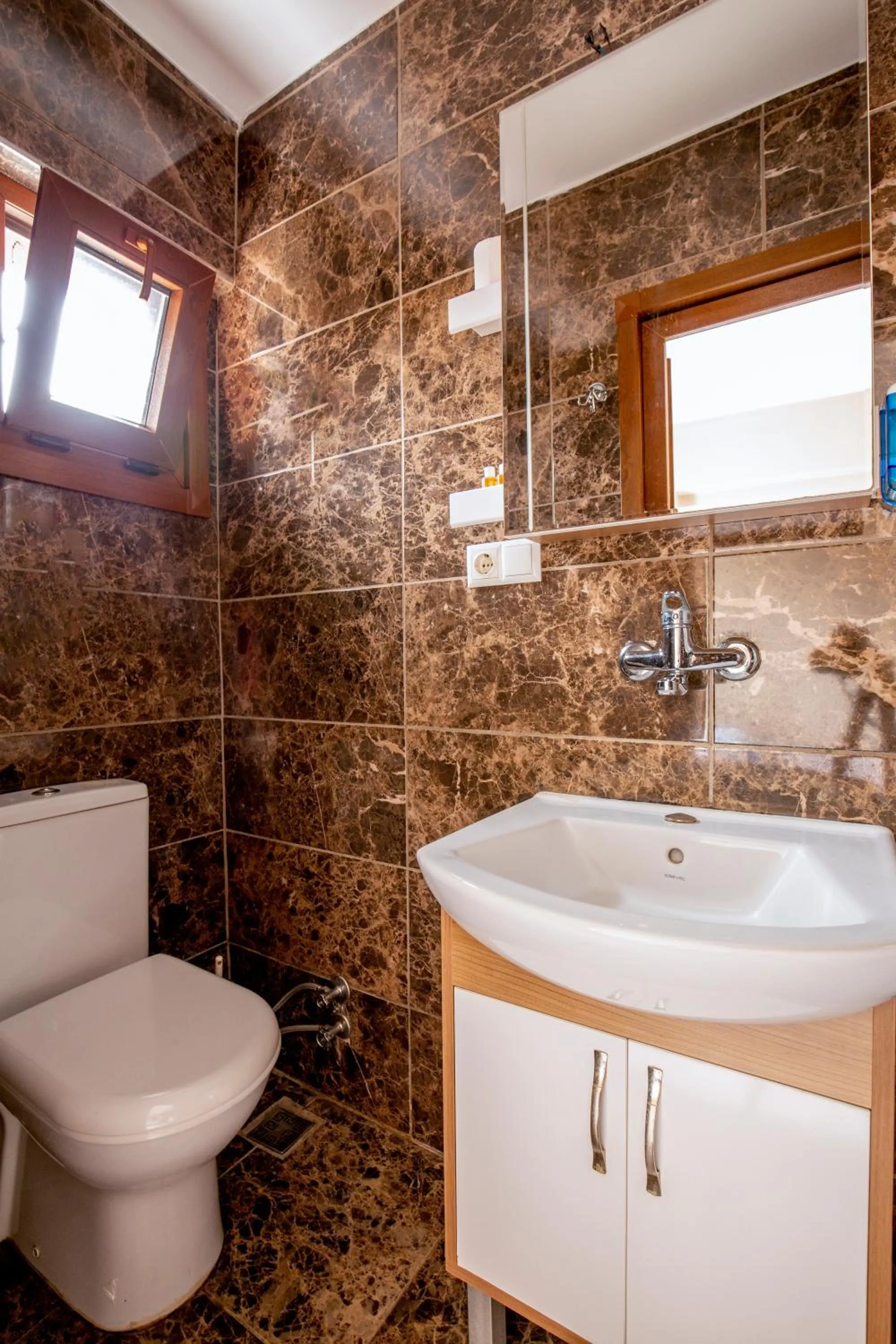 Bathroom in Beyoglu Huzur Hotel